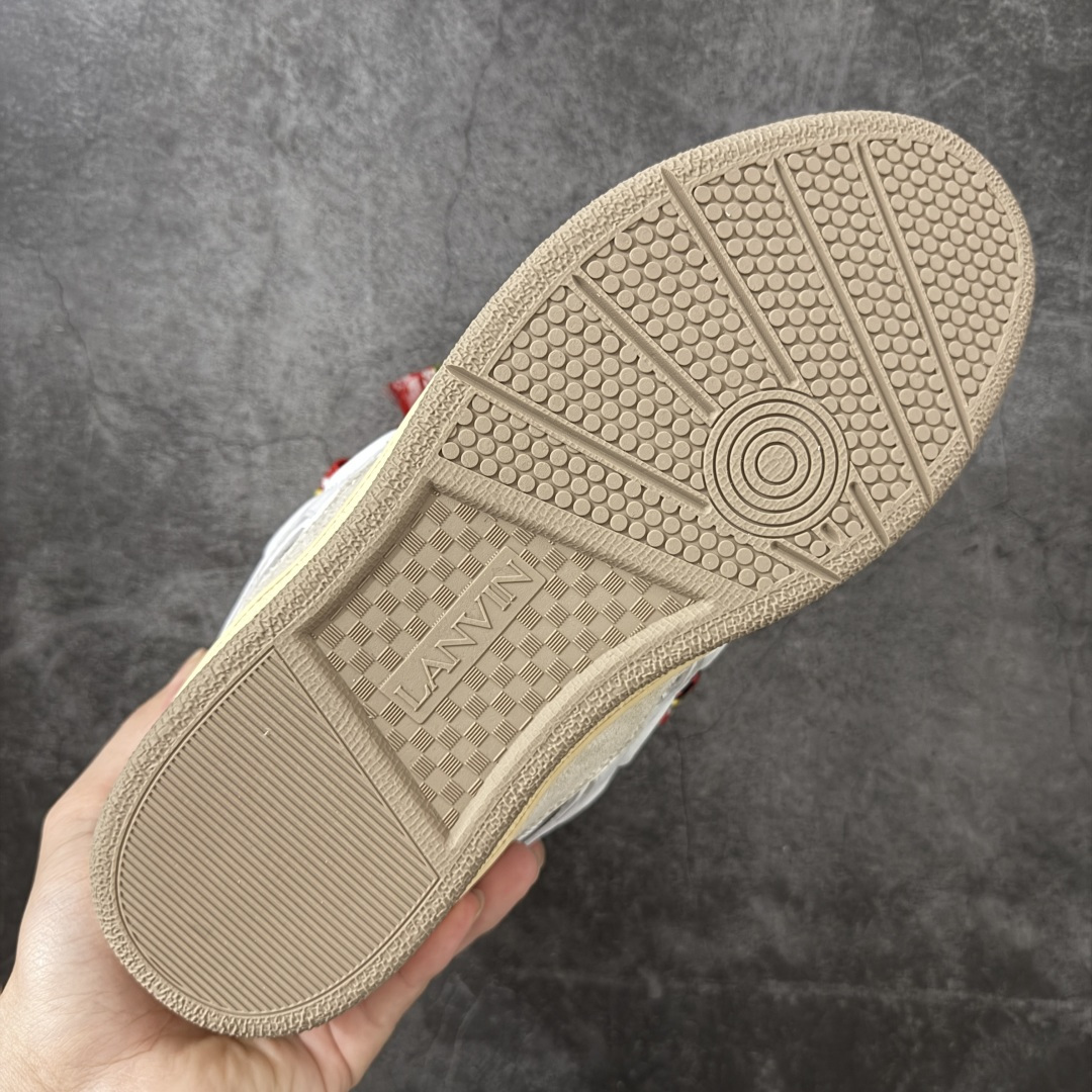图片[9]-【OG纯原版】 Lanvin Leather Curb Sneakers 浪凡面包鞋 现货 原版1：1开模重工艺制作 面料采用进口牛磨砂➕环保牛反绒➕金钢网织物 内里柔软透气太空棉面料 原版开模双色TPU大底 顶级品质 区别市场流通其他货品 Leather是一款灵感源自90年代的运动鞋 设计自信 尺寸夸张 这款鞋由纳帕小牛皮、翻毛皮和网眼布制成 圆润的外形、加垫的鞋舌和弯曲的金属孔眼使这款精心打造的鞋格外舒适 尺码：35-46-选品中心