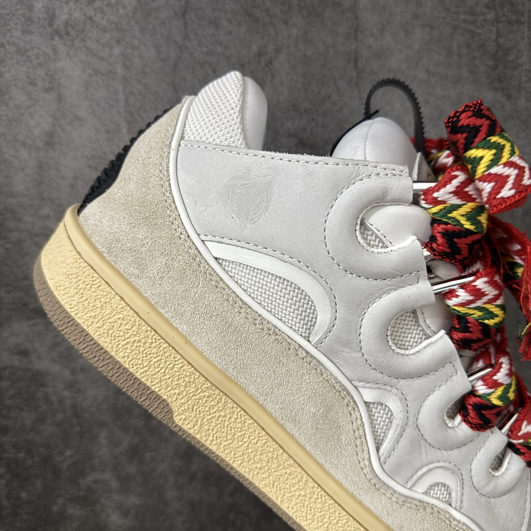 图片[7]-【OG纯原版】 Lanvin Leather Curb Sneakers 浪凡面包鞋 现货 原版1：1开模重工艺制作 面料采用进口牛磨砂➕环保牛反绒➕金钢网织物 内里柔软透气太空棉面料 原版开模双色TPU大底 顶级品质 区别市场流通其他货品 Leather是一款灵感源自90年代的运动鞋 设计自信 尺寸夸张 这款鞋由纳帕小牛皮、翻毛皮和网眼布制成 圆润的外形、加垫的鞋舌和弯曲的金属孔眼使这款精心打造的鞋格外舒适 尺码：35-46-选品中心