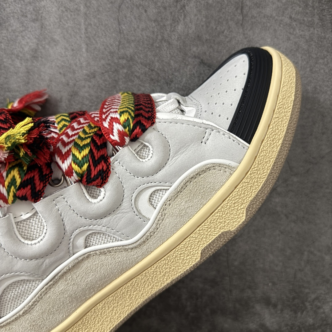 图片[6]-【OG纯原版】 Lanvin Leather Curb Sneakers 浪凡面包鞋 现货 原版1：1开模重工艺制作 面料采用进口牛磨砂➕环保牛反绒➕金钢网织物 内里柔软透气太空棉面料 原版开模双色TPU大底 顶级品质 区别市场流通其他货品 Leather是一款灵感源自90年代的运动鞋 设计自信 尺寸夸张 这款鞋由纳帕小牛皮、翻毛皮和网眼布制成 圆润的外形、加垫的鞋舌和弯曲的金属孔眼使这款精心打造的鞋格外舒适 尺码：35-46-选品中心
