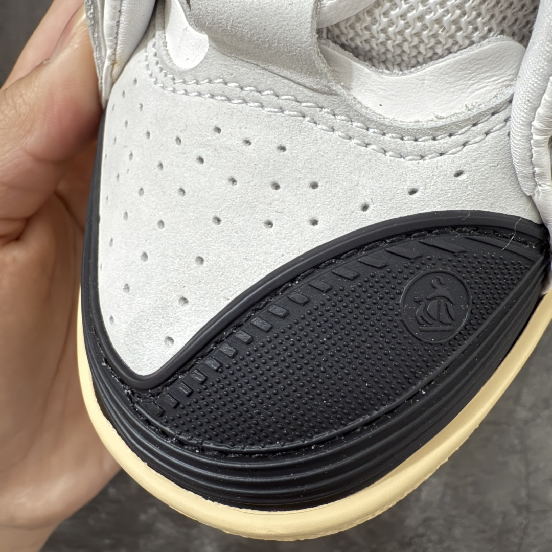 图片[5]-【OG纯原版】 Lanvin Leather Curb Sneakers 浪凡面包鞋 现货 原版1：1开模重工艺制作 面料采用进口牛磨砂➕环保牛反绒➕金钢网织物 内里柔软透气太空棉面料 原版开模双色TPU大底 顶级品质 区别市场流通其他货品 Leather是一款灵感源自90年代的运动鞋 设计自信 尺寸夸张 这款鞋由纳帕小牛皮、翻毛皮和网眼布制成 圆润的外形、加垫的鞋舌和弯曲的金属孔眼使这款精心打造的鞋格外舒适 尺码：35-46-选品中心
