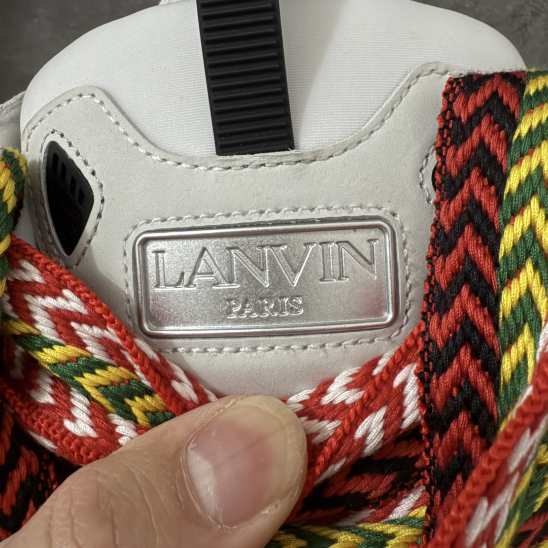 图片[6]-【OG纯原版】 Lanvin Leather Curb Sneakers 浪凡面包鞋 现货 原版1：1开模重工艺制作 面料采用进口牛磨砂➕环保牛反绒➕金钢网织物 内里柔软透气太空棉面料 原版开模双色TPU大底 顶级品质 区别市场流通其他货品 Leather是一款灵感源自90年代的运动鞋 设计自信 尺寸夸张 这款鞋由纳帕小牛皮、翻毛皮和网眼布制成 圆润的外形、加垫的鞋舌和弯曲的金属孔眼使这款精心打造的鞋格外舒适 尺码：35-46-选品中心