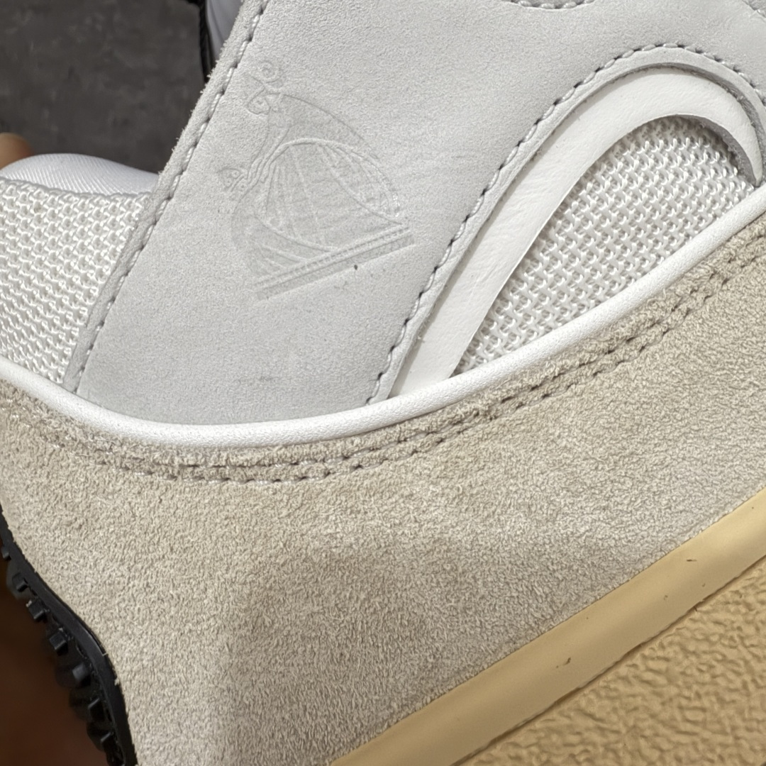 图片[3]-【OG纯原版】 Lanvin Leather Curb Sneakers 浪凡面包鞋 现货 原版1：1开模重工艺制作 面料采用进口牛磨砂➕环保牛反绒➕金钢网织物 内里柔软透气太空棉面料 原版开模双色TPU大底 顶级品质 区别市场流通其他货品 Leather是一款灵感源自90年代的运动鞋 设计自信 尺寸夸张 这款鞋由纳帕小牛皮、翻毛皮和网眼布制成 圆润的外形、加垫的鞋舌和弯曲的金属孔眼使这款精心打造的鞋格外舒适 尺码：35-46-选品中心