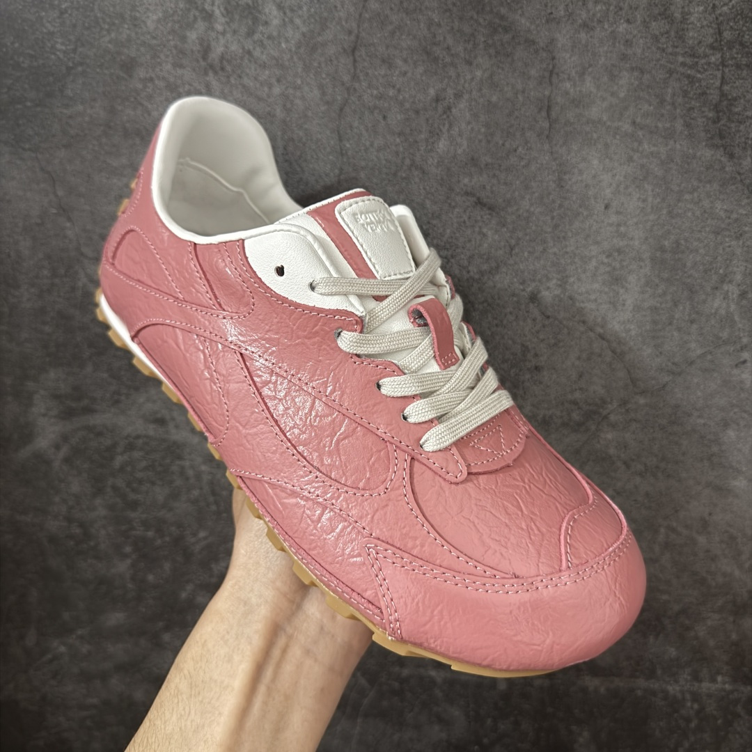 图片[3]-【纯原S版】BOTTEGA VENETA Orbit Runner BV葆蝶家时尚休闲王一博同款老爹鞋运动鞋 原版开发 一比一打造 相似度百分之99以上 市场一梯队级别品质 区别市场任何标文顶级品质版本 采用轻质科技网布面料 搭配几何图案设计橡胶外底 王炸系列 高版本 认准套包工艺 实际增高很多哦 还是一样显腿细非常nice 耐玩耐造 对标对版 套包鞋工艺 认准高版本 大底选用拼色TPU大底 配置原版包装 尺码：36 37 38 39 40 41 42 43 44 45 46 47-选品中心
