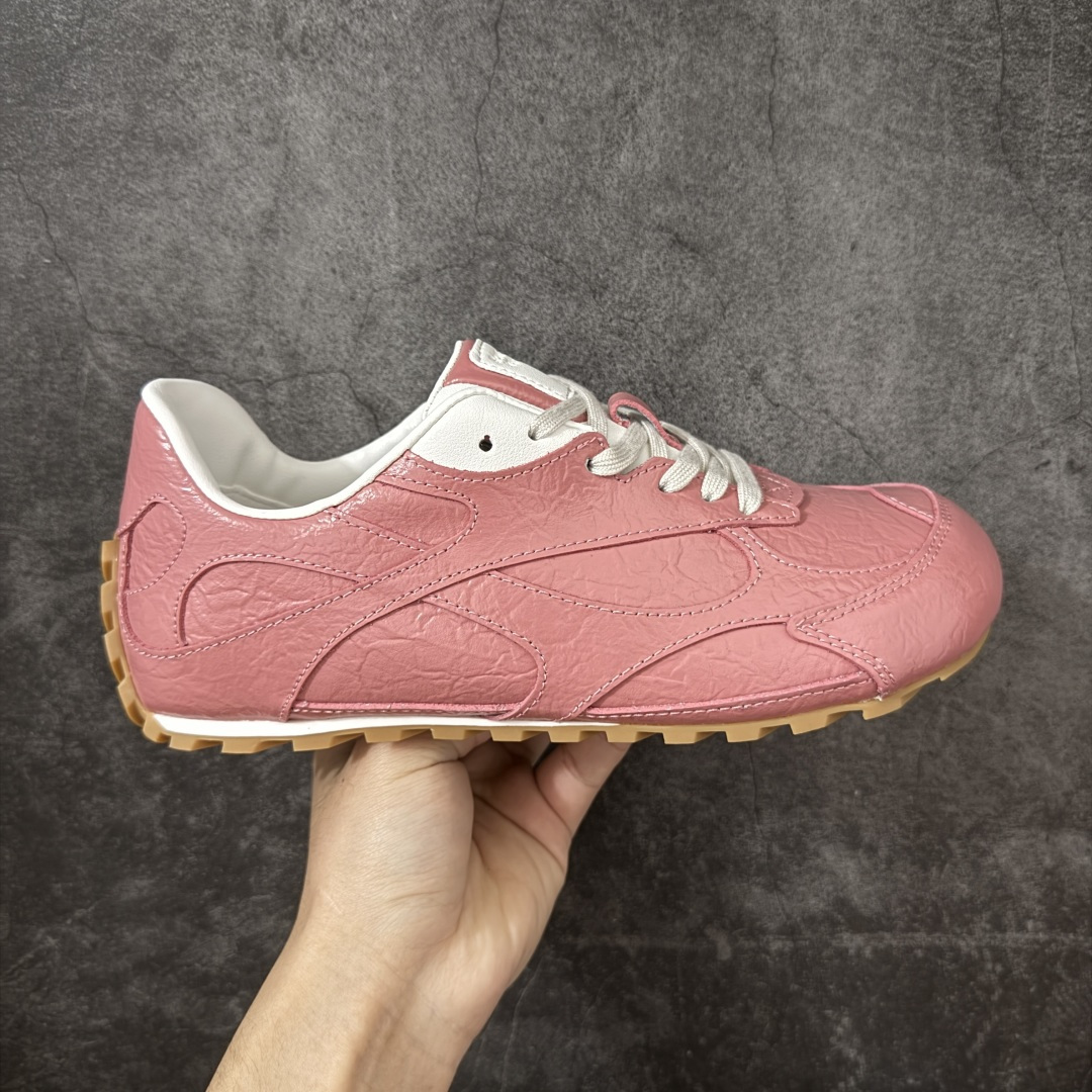 【纯原S版】BOTTEGA VENETA Orbit Runner BV葆蝶家时尚休闲王一博同款老爹鞋运动鞋 原版开发 一比一打造 相似度百分之99以上 市场一梯队级别品质 区别市场任何标文顶级品质版本 采用轻质科技网布面料 搭配几何图案设计橡胶外底 王炸系列 高版本 认准套包工艺 实际增高很多哦 还是一样显腿细非常nice 耐玩耐造 对标对版 套包鞋工艺 认准高版本 大底选用拼色TPU大底 配置原版包装 尺码：36 37 38 39 40 41 42 43 44 45 46 47-选品中心