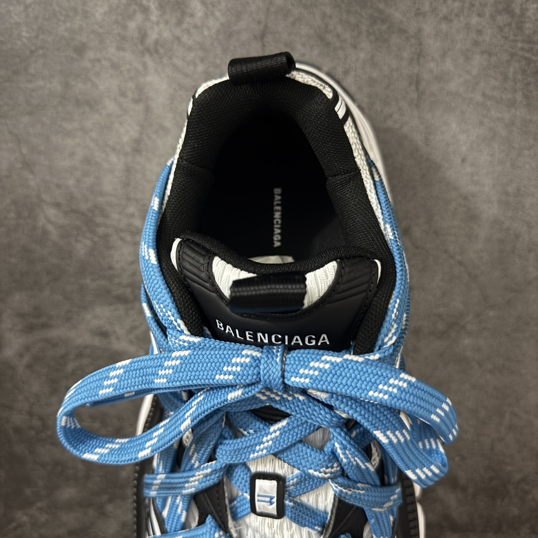 图片[8]-【XA纯原】BALENCIAGA 6XL Sneakers 巴黎世家15代绑带 网布系带低帮走秀复古老爹鞋 全套原纸板楦头开发 最原汁原味的灵魂版型 全鞋荧光划线卡点 胶水把控整洁度追求极致完美 每一双都是工艺品 多重QC质检 超越公司货的品控标准 实实在在的免检产品 原盒原配 正确字体电绣 粗细、位置、大小正确 侧边TPU 透气孔匹配意产原版 正确分离大底 TPU软底 原版一致大底LOGO 立体感十足 原厂皮料水洗做旧 采购原厂网纱 不含皮革 网布材料和聚氨酯 磨损效果 展现品牌对于新潮事物的热情 这款鞋子拥有巨大尺寸和醒目设计 符合当下”老爹鞋”的趋势 鞋子采用银灰配色 营造出低调而不失华丽的效果 10XL的尺码使它成为市场中最显眼的存在 适合追求个性化的人群 Balenciaga始终站在时尚前沿 此次发布的产品再次体现了他们的创新能力 尺码：35-46-选品中心