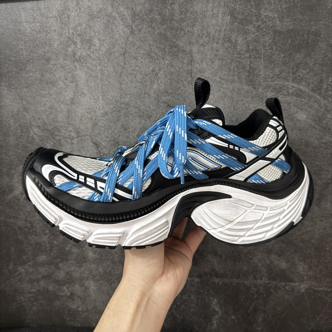 图片[2]-【XA纯原】BALENCIAGA 6XL Sneakers 巴黎世家15代绑带 网布系带低帮走秀复古老爹鞋 全套原纸板楦头开发 最原汁原味的灵魂版型 全鞋荧光划线卡点 胶水把控整洁度追求极致完美 每一双都是工艺品 多重QC质检 超越公司货的品控标准 实实在在的免检产品 原盒原配 正确字体电绣 粗细、位置、大小正确 侧边TPU 透气孔匹配意产原版 正确分离大底 TPU软底 原版一致大底LOGO 立体感十足 原厂皮料水洗做旧 采购原厂网纱 不含皮革 网布材料和聚氨酯 磨损效果 展现品牌对于新潮事物的热情 这款鞋子拥有巨大尺寸和醒目设计 符合当下”老爹鞋”的趋势 鞋子采用银灰配色 营造出低调而不失华丽的效果 10XL的尺码使它成为市场中最显眼的存在 适合追求个性化的人群 Balenciaga始终站在时尚前沿 此次发布的产品再次体现了他们的创新能力 尺码：35-46-选品中心