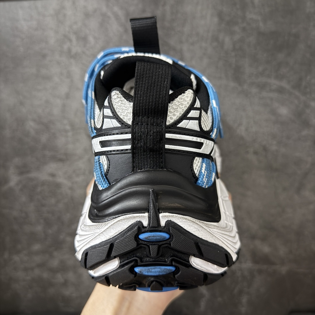 图片[4]-【XA纯原】BALENCIAGA 6XL Sneakers 巴黎世家15代绑带 网布系带低帮走秀复古老爹鞋 全套原纸板楦头开发 最原汁原味的灵魂版型 全鞋荧光划线卡点 胶水把控整洁度追求极致完美 每一双都是工艺品 多重QC质检 超越公司货的品控标准 实实在在的免检产品 原盒原配 正确字体电绣 粗细、位置、大小正确 侧边TPU 透气孔匹配意产原版 正确分离大底 TPU软底 原版一致大底LOGO 立体感十足 原厂皮料水洗做旧 采购原厂网纱 不含皮革 网布材料和聚氨酯 磨损效果 展现品牌对于新潮事物的热情 这款鞋子拥有巨大尺寸和醒目设计 符合当下”老爹鞋”的趋势 鞋子采用银灰配色 营造出低调而不失华丽的效果 10XL的尺码使它成为市场中最显眼的存在 适合追求个性化的人群 Balenciaga始终站在时尚前沿 此次发布的产品再次体现了他们的创新能力 尺码：35-46-选品中心