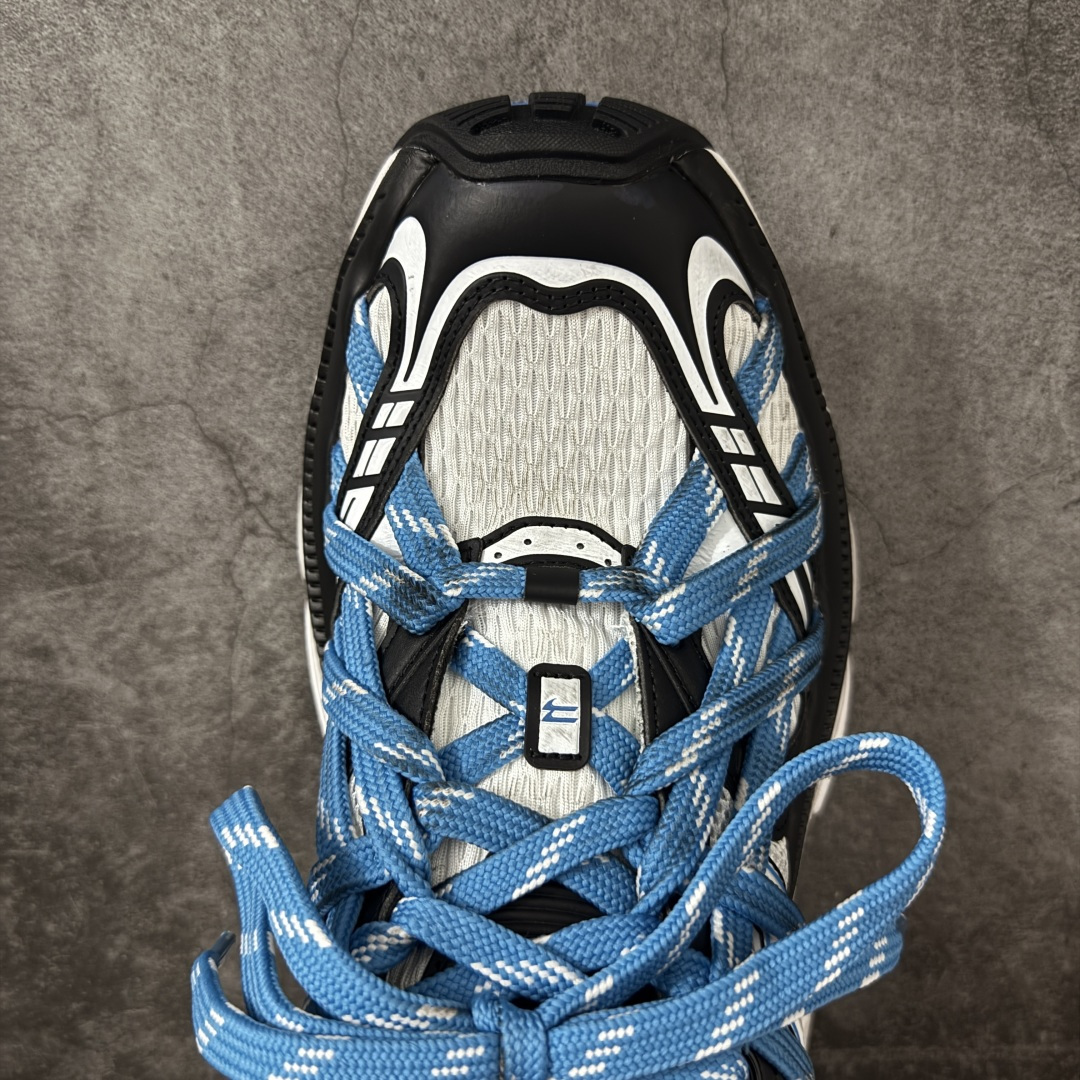 图片[5]-【XA纯原】BALENCIAGA 6XL Sneakers 巴黎世家15代绑带 网布系带低帮走秀复古老爹鞋 全套原纸板楦头开发 最原汁原味的灵魂版型 全鞋荧光划线卡点 胶水把控整洁度追求极致完美 每一双都是工艺品 多重QC质检 超越公司货的品控标准 实实在在的免检产品 原盒原配 正确字体电绣 粗细、位置、大小正确 侧边TPU 透气孔匹配意产原版 正确分离大底 TPU软底 原版一致大底LOGO 立体感十足 原厂皮料水洗做旧 采购原厂网纱 不含皮革 网布材料和聚氨酯 磨损效果 展现品牌对于新潮事物的热情 这款鞋子拥有巨大尺寸和醒目设计 符合当下”老爹鞋”的趋势 鞋子采用银灰配色 营造出低调而不失华丽的效果 10XL的尺码使它成为市场中最显眼的存在 适合追求个性化的人群 Balenciaga始终站在时尚前沿 此次发布的产品再次体现了他们的创新能力 尺码：35-46-选品中心