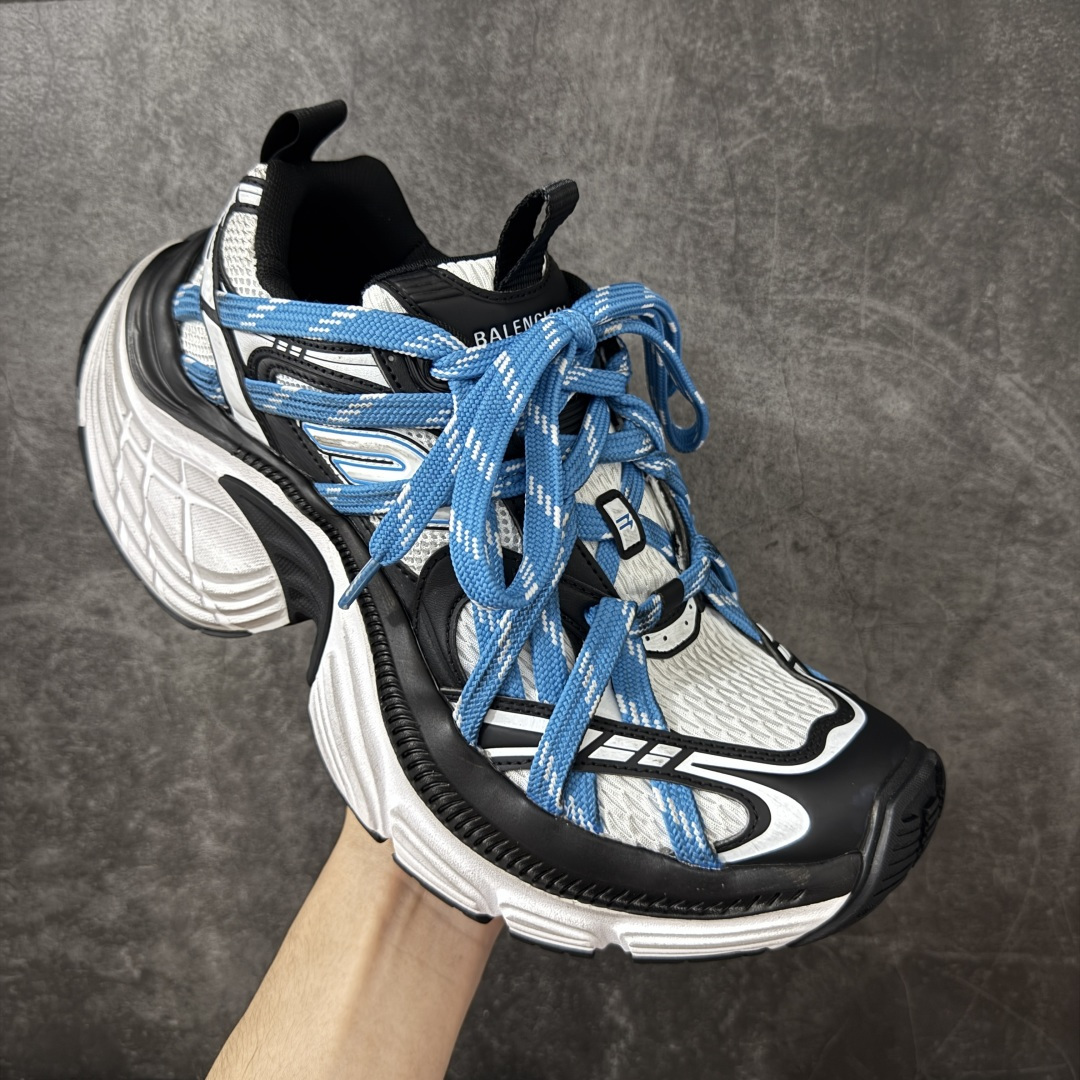 图片[3]-【XA纯原】BALENCIAGA 6XL Sneakers 巴黎世家15代绑带 网布系带低帮走秀复古老爹鞋 全套原纸板楦头开发 最原汁原味的灵魂版型 全鞋荧光划线卡点 胶水把控整洁度追求极致完美 每一双都是工艺品 多重QC质检 超越公司货的品控标准 实实在在的免检产品 原盒原配 正确字体电绣 粗细、位置、大小正确 侧边TPU 透气孔匹配意产原版 正确分离大底 TPU软底 原版一致大底LOGO 立体感十足 原厂皮料水洗做旧 采购原厂网纱 不含皮革 网布材料和聚氨酯 磨损效果 展现品牌对于新潮事物的热情 这款鞋子拥有巨大尺寸和醒目设计 符合当下”老爹鞋”的趋势 鞋子采用银灰配色 营造出低调而不失华丽的效果 10XL的尺码使它成为市场中最显眼的存在 适合追求个性化的人群 Balenciaga始终站在时尚前沿 此次发布的产品再次体现了他们的创新能力 尺码：35-46-选品中心