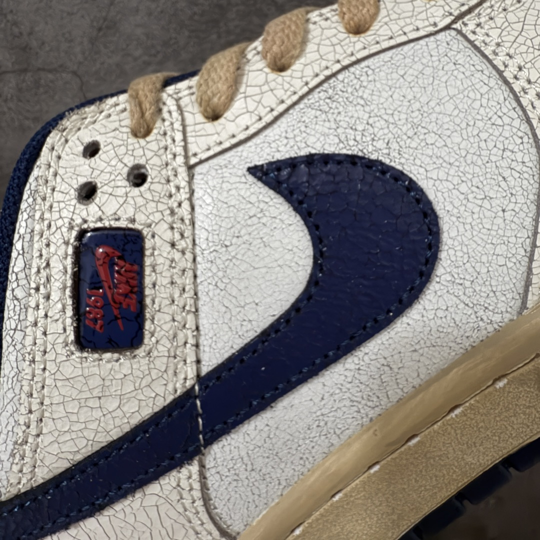 图片[3]-【纯原AY版】Nike x Stranger Things Dunk Low SP 怪奇物语 IH6766-001 这款鞋以“Phantom and Midnight Navy”配色为主，鞋身采用做旧设计，皮革带有裂纹，鞋带与中底呈现出怀旧色彩，仿佛从1987年穿越而来。鞋舌上有“1987”的小徽章，呼应剧中时间线，同时也点明了Dunk的诞生年份。此外，鞋身的耐克标志是倒着的，这一独特设计增加了鞋子的辨识度。鞋盒也经过特殊设计，带有做旧效果，里面还附赠了霍金斯实验室logo和颠倒世界小方块的鞋带扣等配件。 尺码：36-47.5（半码）-选品中心