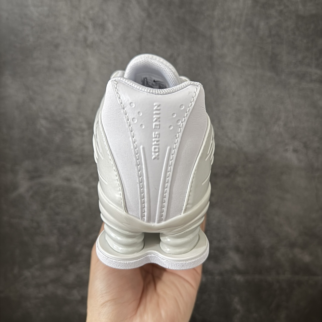 图片[4]-【外贸版】Nike SHOX Z 后掌气柱先锋机能风跑鞋 IR1222-100 Nike Shox Z搭载了Nike标志性的Shox缓震科技 后跟的气柱能有效吸收冲击能量提供良好的缓震效果 采用轻盈透气的材质制作鞋面能确保脚部保持干爽舒适 贴合脚部曲线 带来舒适的包裹感 “猫跟”设计不仅提升了时尚感 还增强了穿着时的稳定性 使脚部在行走或运动过程中能保持平衡 尺码： 36 36.5 37.5 38 38.5 39 40 40.5 41-选品中心
