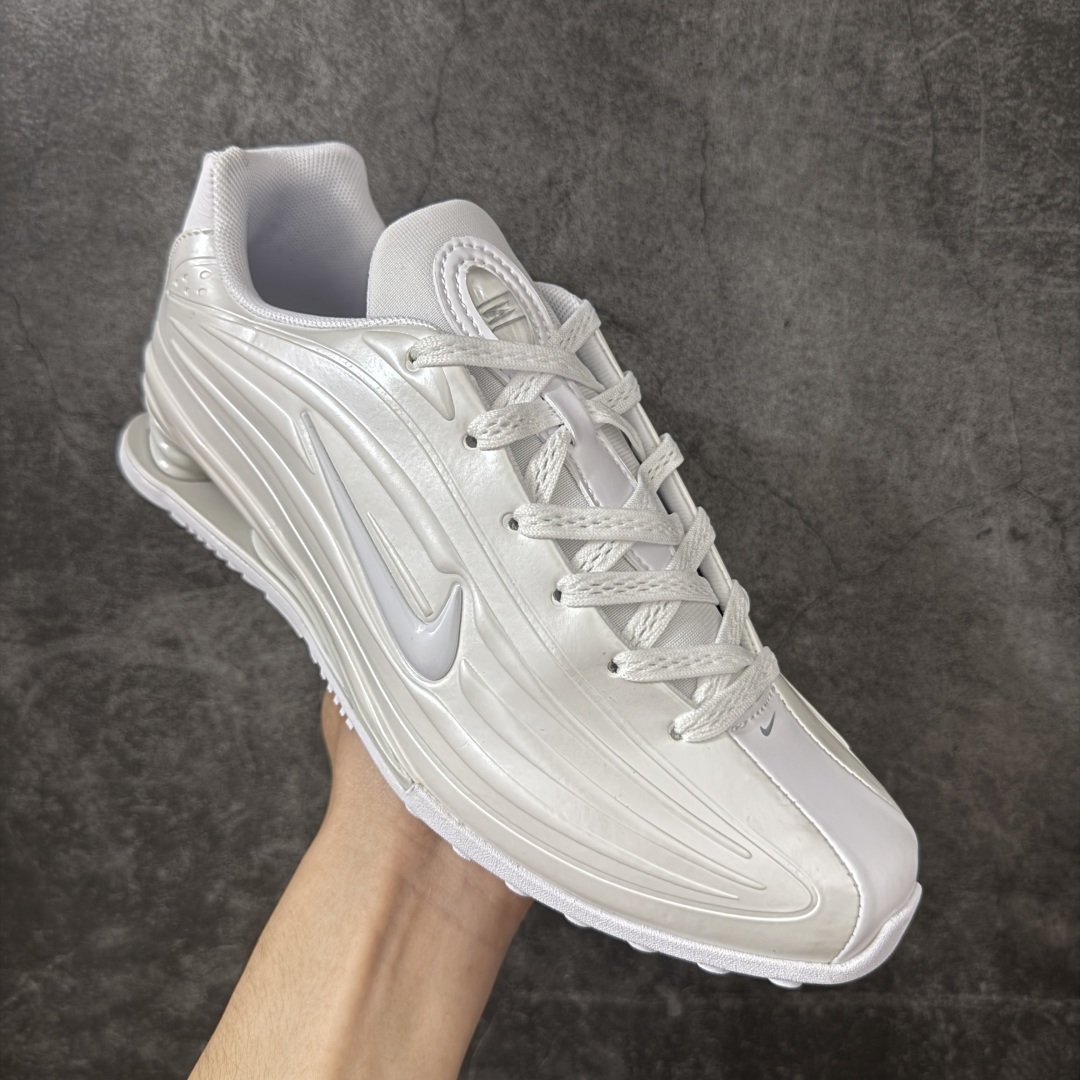 图片[3]-【外贸版】Nike SHOX Z 后掌气柱先锋机能风跑鞋 IR1222-100 Nike Shox Z搭载了Nike标志性的Shox缓震科技 后跟的气柱能有效吸收冲击能量提供良好的缓震效果 采用轻盈透气的材质制作鞋面能确保脚部保持干爽舒适 贴合脚部曲线 带来舒适的包裹感 “猫跟”设计不仅提升了时尚感 还增强了穿着时的稳定性 使脚部在行走或运动过程中能保持平衡 尺码： 36 36.5 37.5 38 38.5 39 40 40.5 41-选品中心