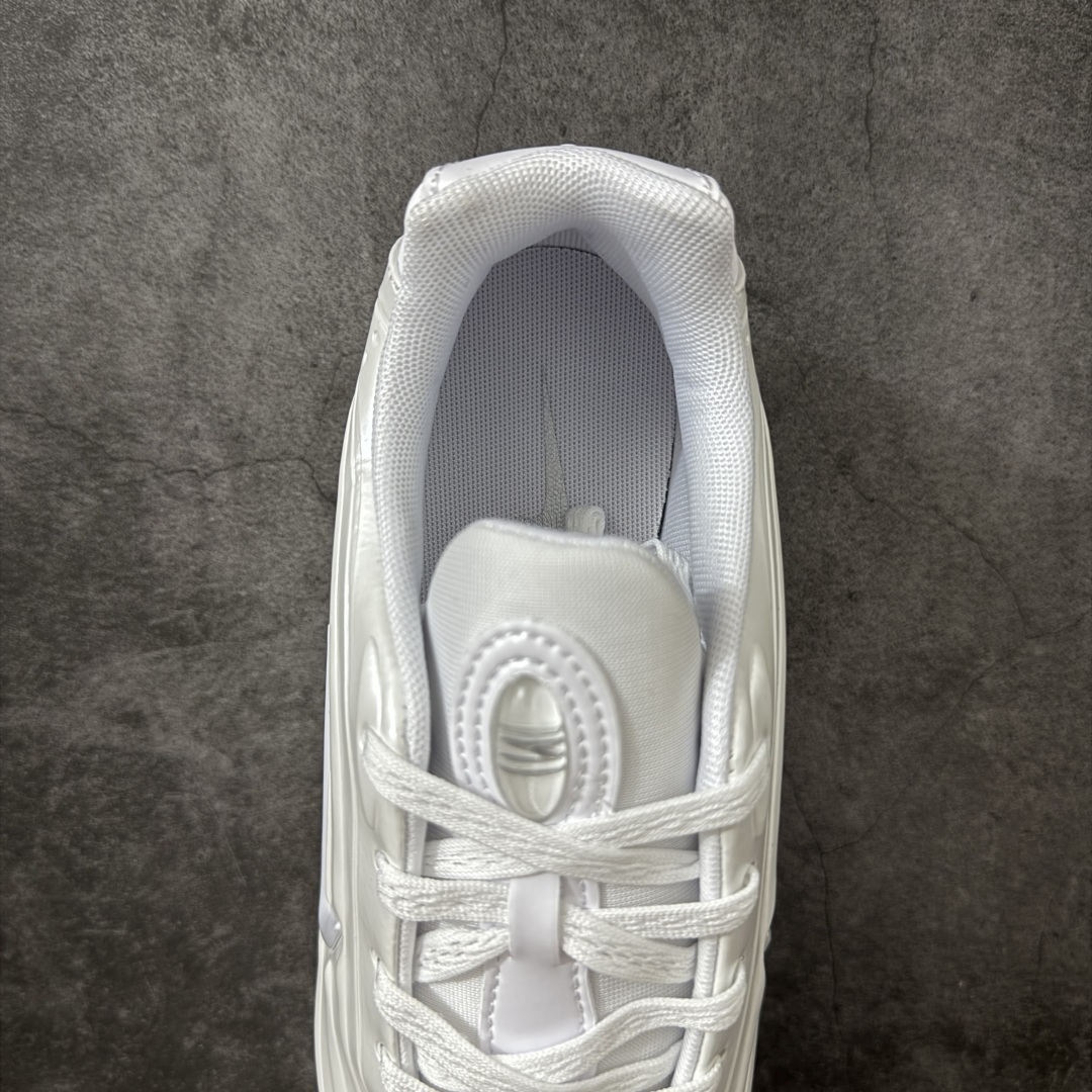图片[8]-【外贸版】Nike SHOX Z 后掌气柱先锋机能风跑鞋 IR1222-100 Nike Shox Z搭载了Nike标志性的Shox缓震科技 后跟的气柱能有效吸收冲击能量提供良好的缓震效果 采用轻盈透气的材质制作鞋面能确保脚部保持干爽舒适 贴合脚部曲线 带来舒适的包裹感 “猫跟”设计不仅提升了时尚感 还增强了穿着时的稳定性 使脚部在行走或运动过程中能保持平衡 尺码： 36 36.5 37.5 38 38.5 39 40 40.5 41-选品中心