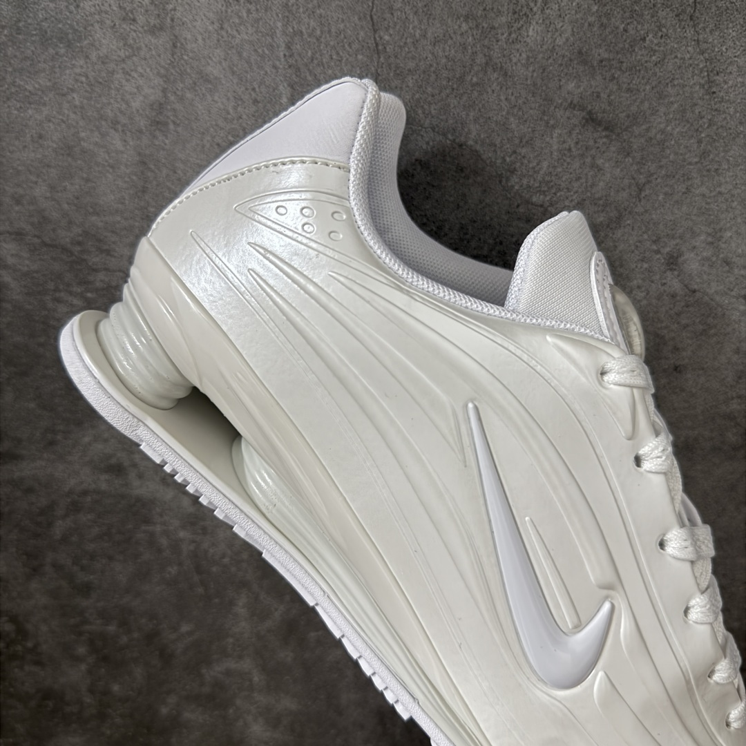 图片[7]-【外贸版】Nike SHOX Z 后掌气柱先锋机能风跑鞋 IR1222-100 Nike Shox Z搭载了Nike标志性的Shox缓震科技 后跟的气柱能有效吸收冲击能量提供良好的缓震效果 采用轻盈透气的材质制作鞋面能确保脚部保持干爽舒适 贴合脚部曲线 带来舒适的包裹感 “猫跟”设计不仅提升了时尚感 还增强了穿着时的稳定性 使脚部在行走或运动过程中能保持平衡 尺码： 36 36.5 37.5 38 38.5 39 40 40.5 41-选品中心