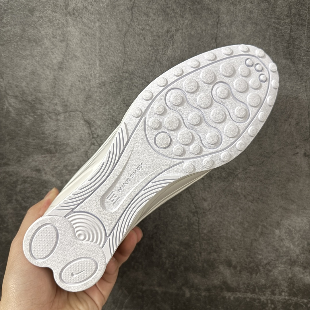 图片[9]-【外贸版】Nike SHOX Z 后掌气柱先锋机能风跑鞋 IR1222-100 Nike Shox Z搭载了Nike标志性的Shox缓震科技 后跟的气柱能有效吸收冲击能量提供良好的缓震效果 采用轻盈透气的材质制作鞋面能确保脚部保持干爽舒适 贴合脚部曲线 带来舒适的包裹感 “猫跟”设计不仅提升了时尚感 还增强了穿着时的稳定性 使脚部在行走或运动过程中能保持平衡 尺码： 36 36.5 37.5 38 38.5 39 40 40.5 41-选品中心