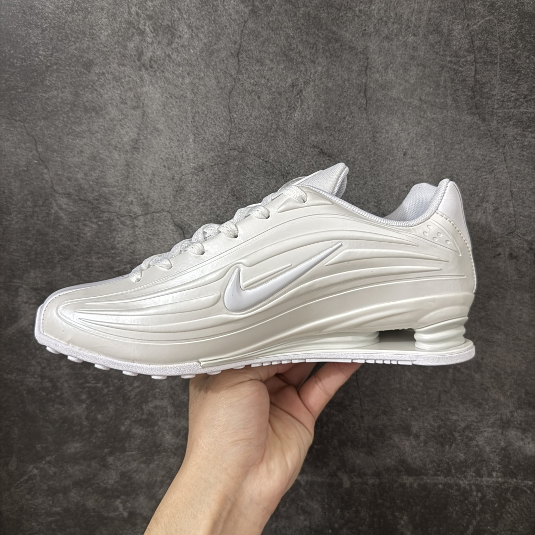 图片[2]-【外贸版】Nike SHOX Z 后掌气柱先锋机能风跑鞋 IR1222-100 Nike Shox Z搭载了Nike标志性的Shox缓震科技 后跟的气柱能有效吸收冲击能量提供良好的缓震效果 采用轻盈透气的材质制作鞋面能确保脚部保持干爽舒适 贴合脚部曲线 带来舒适的包裹感 “猫跟”设计不仅提升了时尚感 还增强了穿着时的稳定性 使脚部在行走或运动过程中能保持平衡 尺码： 36 36.5 37.5 38 38.5 39 40 40.5 41-选品中心