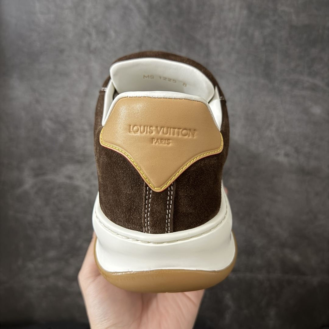 图片[4]-【HS顶级礼盒版】LV 路易威登LOUIS VUITTON Tilted Low Sneakers 倾斜系列低帮复古休闲运动文化百搭板鞋 2026早春款板鞋 饼干鞋 礼盒包装 私模开发大底 正确细节 原鞋原材料1：1打造 完美版型做工 欢迎对比市场任何品质的货品 广东原产 专业LV大厂出品 正确底 大底开发近半年 原楦型开发纸版 全鞋原材料打造 细节 针车 烫金 中底无可挑剔 包装说明书防尘布袋物件(附送官方快递加固牛皮纸外盒!!)# 尺码：39 40 41 42 43 44 45 46-选品中心