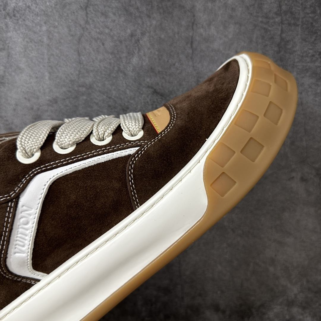 图片[6]-【HS顶级礼盒版】LV 路易威登LOUIS VUITTON Tilted Low Sneakers 倾斜系列低帮复古休闲运动文化百搭板鞋 2026早春款板鞋 饼干鞋 礼盒包装 私模开发大底 正确细节 原鞋原材料1：1打造 完美版型做工 欢迎对比市场任何品质的货品 广东原产 专业LV大厂出品 正确底 大底开发近半年 原楦型开发纸版 全鞋原材料打造 细节 针车 烫金 中底无可挑剔 包装说明书防尘布袋物件(附送官方快递加固牛皮纸外盒!!)# 尺码：39 40 41 42 43 44 45 46-选品中心