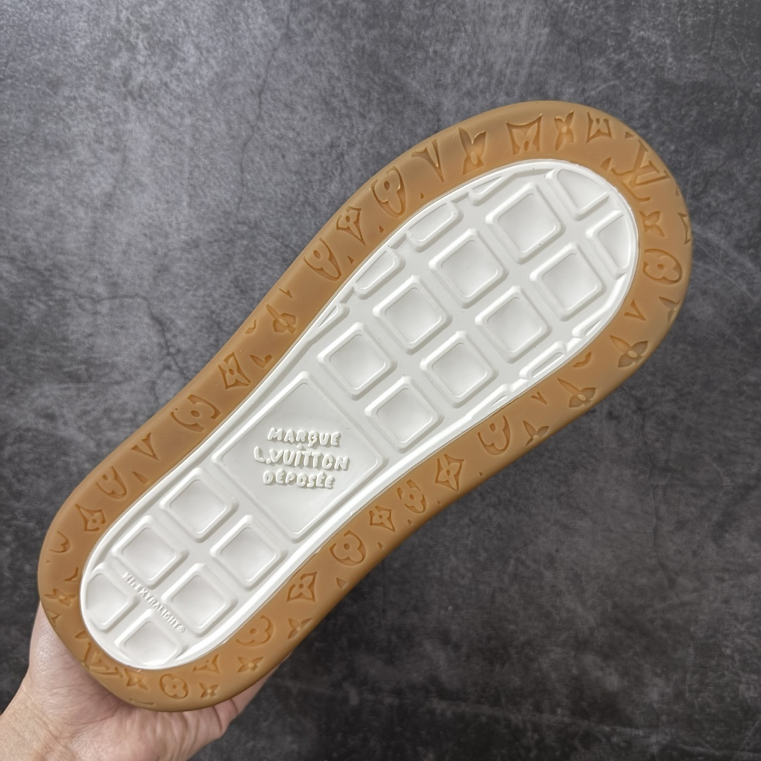 图片[9]-【HS顶级礼盒版】LV 路易威登LOUIS VUITTON Tilted Low Sneakers 倾斜系列低帮复古休闲运动文化百搭板鞋 2026早春款板鞋 饼干鞋 礼盒包装 私模开发大底 正确细节 原鞋原材料1：1打造 完美版型做工 欢迎对比市场任何品质的货品 广东原产 专业LV大厂出品 正确底 大底开发近半年 原楦型开发纸版 全鞋原材料打造 细节 针车 烫金 中底无可挑剔 包装说明书防尘布袋物件(附送官方快递加固牛皮纸外盒!!)# 尺码：39 40 41 42 43 44 45 46-选品中心