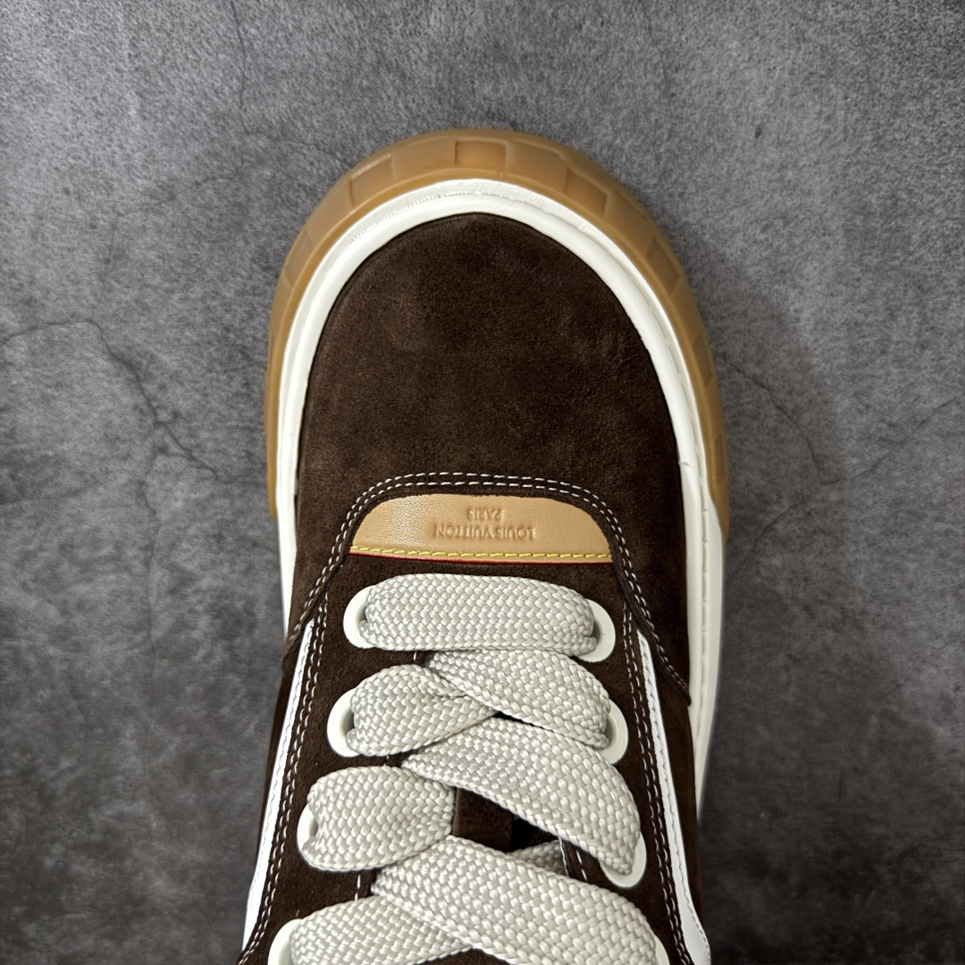 图片[5]-【HS顶级礼盒版】LV 路易威登LOUIS VUITTON Tilted Low Sneakers 倾斜系列低帮复古休闲运动文化百搭板鞋 2026早春款板鞋 饼干鞋 礼盒包装 私模开发大底 正确细节 原鞋原材料1：1打造 完美版型做工 欢迎对比市场任何品质的货品 广东原产 专业LV大厂出品 正确底 大底开发近半年 原楦型开发纸版 全鞋原材料打造 细节 针车 烫金 中底无可挑剔 包装说明书防尘布袋物件(附送官方快递加固牛皮纸外盒!!)# 尺码：39 40 41 42 43 44 45 46-选品中心