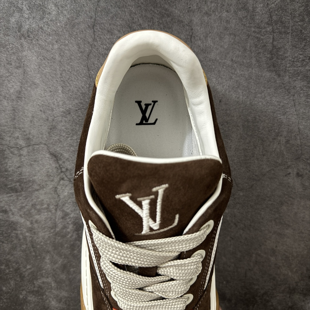 图片[8]-【HS顶级礼盒版】LV 路易威登LOUIS VUITTON Tilted Low Sneakers 倾斜系列低帮复古休闲运动文化百搭板鞋 2026早春款板鞋 饼干鞋 礼盒包装 私模开发大底 正确细节 原鞋原材料1：1打造 完美版型做工 欢迎对比市场任何品质的货品 广东原产 专业LV大厂出品 正确底 大底开发近半年 原楦型开发纸版 全鞋原材料打造 细节 针车 烫金 中底无可挑剔 包装说明书防尘布袋物件(附送官方快递加固牛皮纸外盒!!)# 尺码：39 40 41 42 43 44 45 46-选品中心