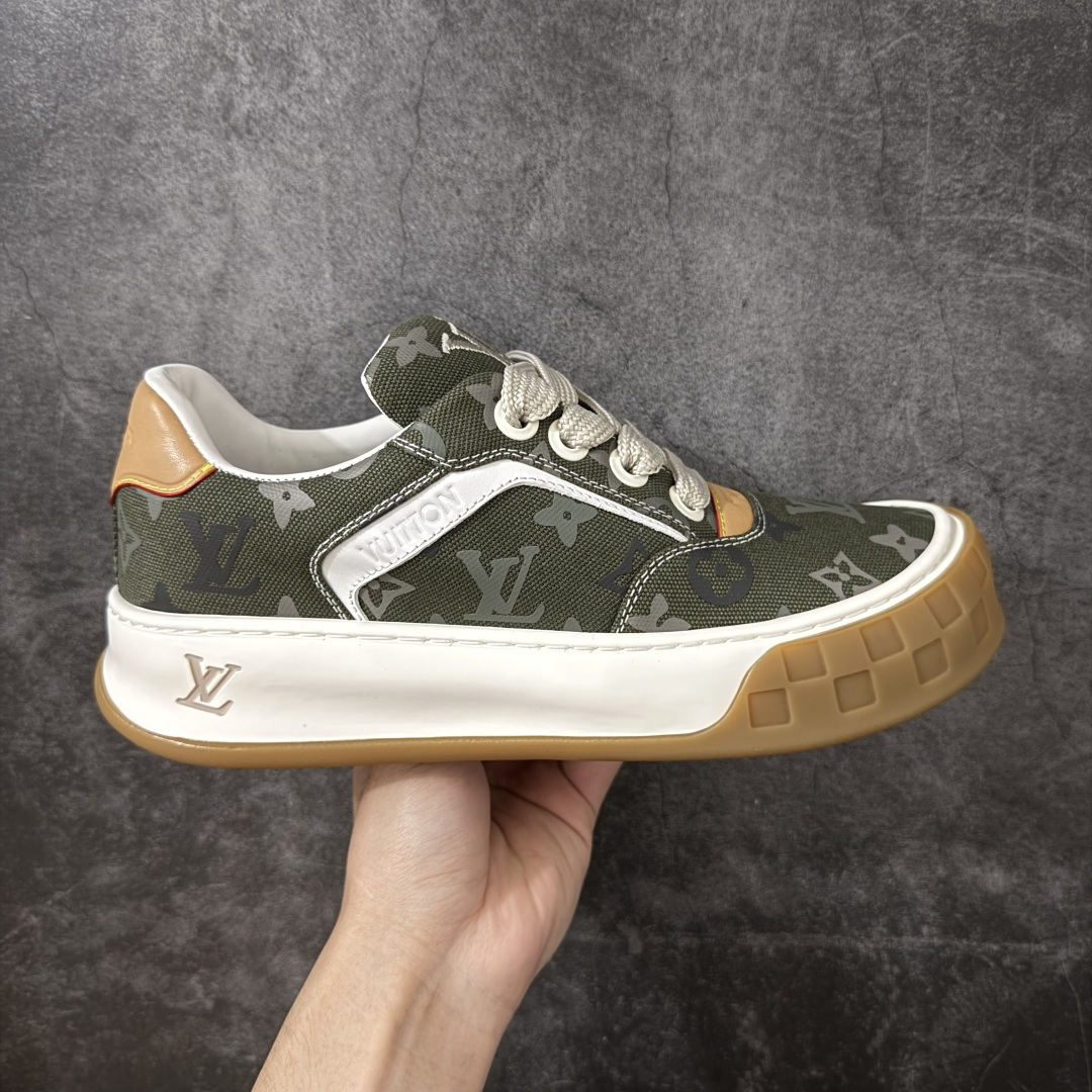 【HS顶级礼盒版】LV 路易威登LOUIS VUITTON Tilted Low Sneakers 倾斜系列低帮复古休闲运动文化百搭板鞋 2026早春款板鞋 饼干鞋 礼盒包装 私模开发大底 正确细节 原鞋原材料1：1打造 完美版型做工 欢迎对比市场任何品质的货品 广东原产 专业LV大厂出品 正确底 大底开发近半年 原楦型开发纸版 全鞋原材料打造 细节 针车 烫金 中底无可挑剔 包装说明书防尘布袋物件(附送官方快递加固牛皮纸外盒!!)# 尺码：39 40 41 42 43 44 45 46-选品中心