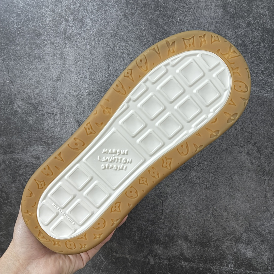 图片[9]-【HS顶级礼盒版】LV 路易威登LOUIS VUITTON Tilted Low Sneakers 倾斜系列低帮复古休闲运动文化百搭板鞋 2026早春款板鞋 饼干鞋 礼盒包装 私模开发大底 正确细节 原鞋原材料1：1打造 完美版型做工 欢迎对比市场任何品质的货品 广东原产 专业LV大厂出品 正确底 大底开发近半年 原楦型开发纸版 全鞋原材料打造 细节 针车 烫金 中底无可挑剔 包装说明书防尘布袋物件(附送官方快递加固牛皮纸外盒!!)# 尺码：39 40 41 42 43 44 45 46-选品中心