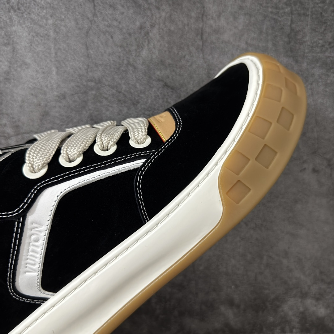 图片[6]-【HS顶级礼盒版】LV 路易威登LOUIS VUITTON Tilted Low Sneakers 倾斜系列低帮复古休闲运动文化百搭板鞋 2026早春款板鞋 饼干鞋 礼盒包装 私模开发大底 正确细节 原鞋原材料1：1打造 完美版型做工 欢迎对比市场任何品质的货品 广东原产 专业LV大厂出品 正确底 大底开发近半年 原楦型开发纸版 全鞋原材料打造 细节 针车 烫金 中底无可挑剔 包装说明书防尘布袋物件(附送官方快递加固牛皮纸外盒!!)# 尺码：39 40 41 42 43 44 45 46-选品中心