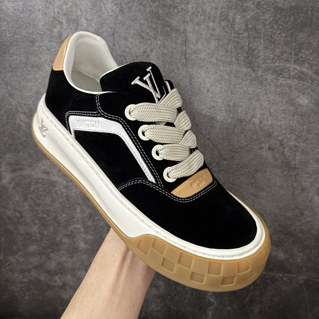 图片[3]-【HS顶级礼盒版】LV 路易威登LOUIS VUITTON Tilted Low Sneakers 倾斜系列低帮复古休闲运动文化百搭板鞋 2026早春款板鞋 饼干鞋 礼盒包装 私模开发大底 正确细节 原鞋原材料1：1打造 完美版型做工 欢迎对比市场任何品质的货品 广东原产 专业LV大厂出品 正确底 大底开发近半年 原楦型开发纸版 全鞋原材料打造 细节 针车 烫金 中底无可挑剔 包装说明书防尘布袋物件(附送官方快递加固牛皮纸外盒!!)# 尺码：39 40 41 42 43 44 45 46-选品中心
