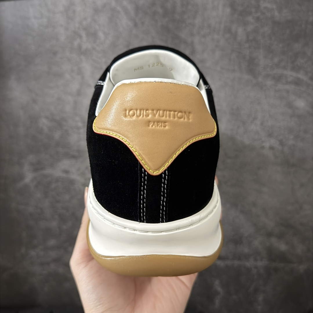 图片[4]-【HS顶级礼盒版】LV 路易威登LOUIS VUITTON Tilted Low Sneakers 倾斜系列低帮复古休闲运动文化百搭板鞋 2026早春款板鞋 饼干鞋 礼盒包装 私模开发大底 正确细节 原鞋原材料1：1打造 完美版型做工 欢迎对比市场任何品质的货品 广东原产 专业LV大厂出品 正确底 大底开发近半年 原楦型开发纸版 全鞋原材料打造 细节 针车 烫金 中底无可挑剔 包装说明书防尘布袋物件(附送官方快递加固牛皮纸外盒!!)# 尺码：39 40 41 42 43 44 45 46-选品中心