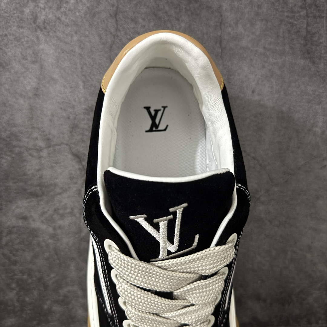 图片[8]-【HS顶级礼盒版】LV 路易威登LOUIS VUITTON Tilted Low Sneakers 倾斜系列低帮复古休闲运动文化百搭板鞋 2026早春款板鞋 饼干鞋 礼盒包装 私模开发大底 正确细节 原鞋原材料1：1打造 完美版型做工 欢迎对比市场任何品质的货品 广东原产 专业LV大厂出品 正确底 大底开发近半年 原楦型开发纸版 全鞋原材料打造 细节 针车 烫金 中底无可挑剔 包装说明书防尘布袋物件(附送官方快递加固牛皮纸外盒!!)# 尺码：39 40 41 42 43 44 45 46-选品中心