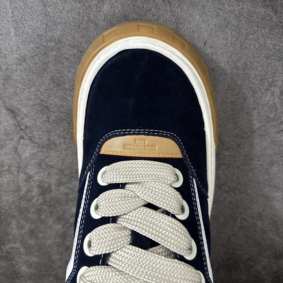 图片[5]-【HS顶级礼盒版】LV 路易威登LOUIS VUITTON Tilted Low Sneakers 倾斜系列低帮复古休闲运动文化百搭板鞋 2026早春款板鞋 饼干鞋 礼盒包装 私模开发大底 正确细节 原鞋原材料1：1打造 完美版型做工 欢迎对比市场任何品质的货品 广东原产 专业LV大厂出品 正确底 大底开发近半年 原楦型开发纸版 全鞋原材料打造 细节 针车 烫金 中底无可挑剔 包装说明书防尘布袋物件(附送官方快递加固牛皮纸外盒!!)# 尺码：39 40 41 42 43 44 45 46-选品中心