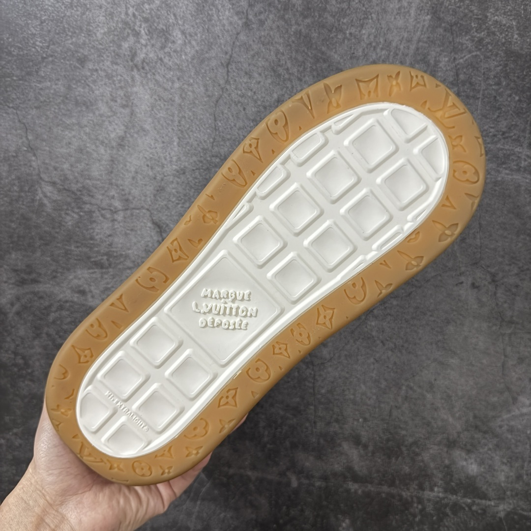 图片[9]-【HS顶级礼盒版】LV 路易威登LOUIS VUITTON Tilted Low Sneakers 倾斜系列低帮复古休闲运动文化百搭板鞋 2026早春款板鞋 饼干鞋 礼盒包装 私模开发大底 正确细节 原鞋原材料1：1打造 完美版型做工 欢迎对比市场任何品质的货品 广东原产 专业LV大厂出品 正确底 大底开发近半年 原楦型开发纸版 全鞋原材料打造 细节 针车 烫金 中底无可挑剔 包装说明书防尘布袋物件(附送官方快递加固牛皮纸外盒!!)# 尺码：39 40 41 42 43 44 45 46-选品中心