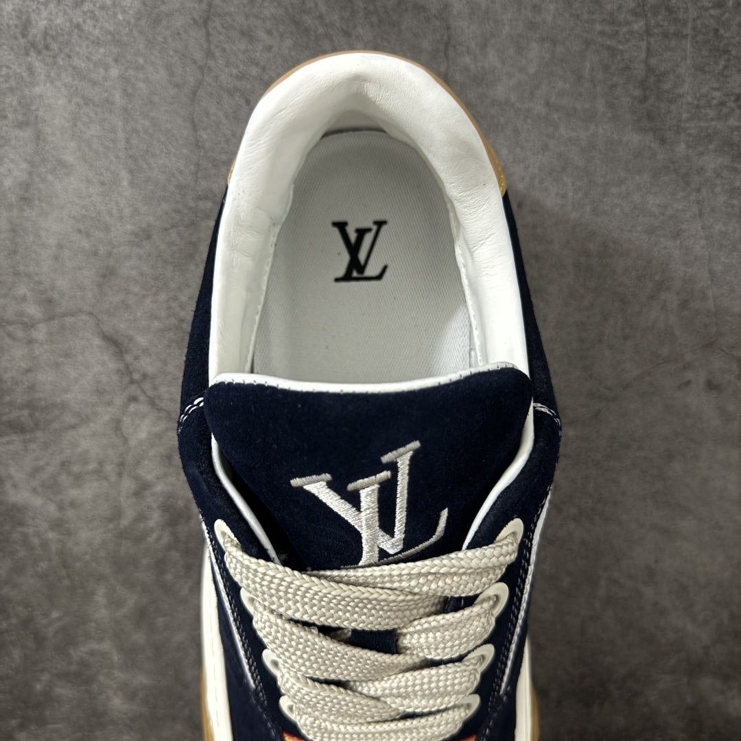 图片[8]-【HS顶级礼盒版】LV 路易威登LOUIS VUITTON Tilted Low Sneakers 倾斜系列低帮复古休闲运动文化百搭板鞋 2026早春款板鞋 饼干鞋 礼盒包装 私模开发大底 正确细节 原鞋原材料1：1打造 完美版型做工 欢迎对比市场任何品质的货品 广东原产 专业LV大厂出品 正确底 大底开发近半年 原楦型开发纸版 全鞋原材料打造 细节 针车 烫金 中底无可挑剔 包装说明书防尘布袋物件(附送官方快递加固牛皮纸外盒!!)# 尺码：39 40 41 42 43 44 45 46-选品中心
