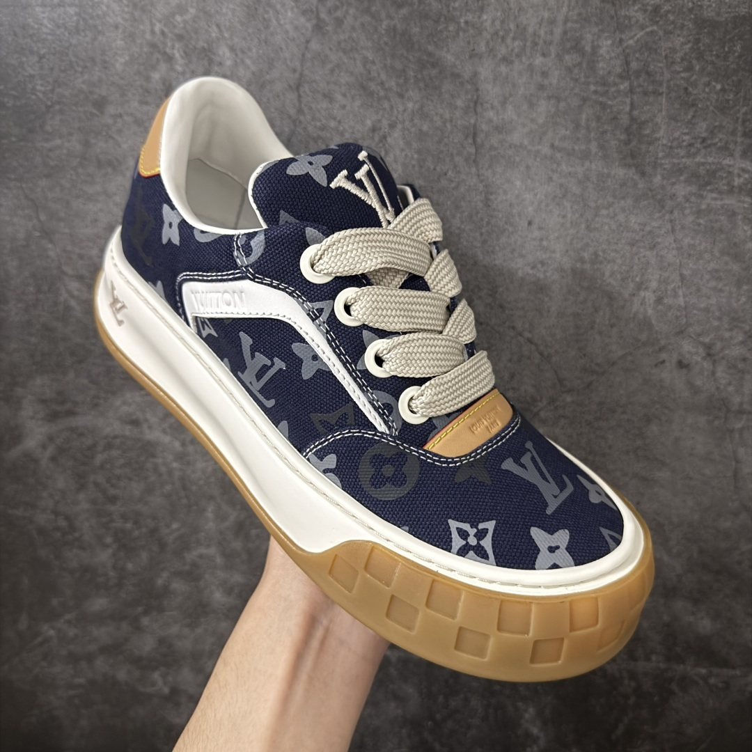 图片[3]-【HS顶级礼盒版】LV 路易威登LOUIS VUITTON Tilted Low Sneakers 倾斜系列低帮复古休闲运动文化百搭板鞋 2026早春款板鞋 饼干鞋 礼盒包装 私模开发大底 正确细节 原鞋原材料1：1打造 完美版型做工 欢迎对比市场任何品质的货品 广东原产 专业LV大厂出品 正确底 大底开发近半年 原楦型开发纸版 全鞋原材料打造 细节 针车 烫金 中底无可挑剔 包装说明书防尘布袋物件(附送官方快递加固牛皮纸外盒!!)# 尺码：39 40 41 42 43 44 45 46-莆田鞋