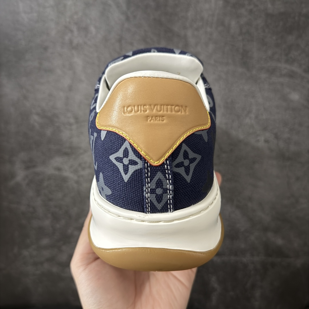 图片[4]-【HS顶级礼盒版】LV 路易威登LOUIS VUITTON Tilted Low Sneakers 倾斜系列低帮复古休闲运动文化百搭板鞋 2026早春款板鞋 饼干鞋 礼盒包装 私模开发大底 正确细节 原鞋原材料1：1打造 完美版型做工 欢迎对比市场任何品质的货品 广东原产 专业LV大厂出品 正确底 大底开发近半年 原楦型开发纸版 全鞋原材料打造 细节 针车 烫金 中底无可挑剔 包装说明书防尘布袋物件(附送官方快递加固牛皮纸外盒!!)# 尺码：39 40 41 42 43 44 45 46-莆田鞋