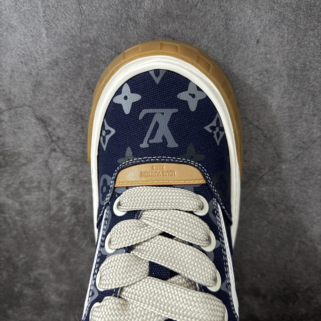 图片[5]-【HS顶级礼盒版】LV 路易威登LOUIS VUITTON Tilted Low Sneakers 倾斜系列低帮复古休闲运动文化百搭板鞋 2026早春款板鞋 饼干鞋 礼盒包装 私模开发大底 正确细节 原鞋原材料1：1打造 完美版型做工 欢迎对比市场任何品质的货品 广东原产 专业LV大厂出品 正确底 大底开发近半年 原楦型开发纸版 全鞋原材料打造 细节 针车 烫金 中底无可挑剔 包装说明书防尘布袋物件(附送官方快递加固牛皮纸外盒!!)# 尺码：39 40 41 42 43 44 45 46-莆田鞋