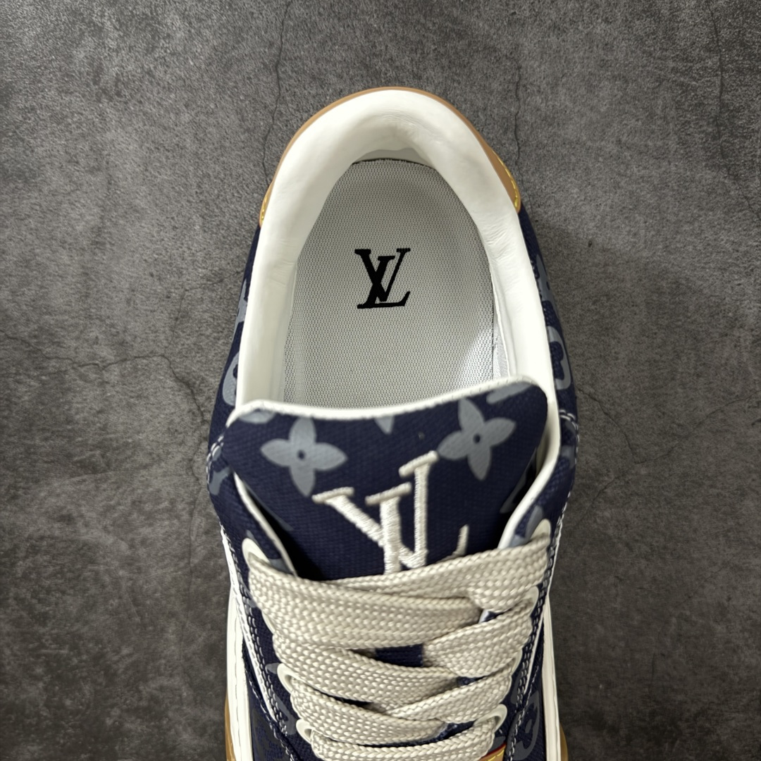 图片[8]-【HS顶级礼盒版】LV 路易威登LOUIS VUITTON Tilted Low Sneakers 倾斜系列低帮复古休闲运动文化百搭板鞋 2026早春款板鞋 饼干鞋 礼盒包装 私模开发大底 正确细节 原鞋原材料1：1打造 完美版型做工 欢迎对比市场任何品质的货品 广东原产 专业LV大厂出品 正确底 大底开发近半年 原楦型开发纸版 全鞋原材料打造 细节 针车 烫金 中底无可挑剔 包装说明书防尘布袋物件(附送官方快递加固牛皮纸外盒!!)# 尺码：39 40 41 42 43 44 45 46-莆田鞋