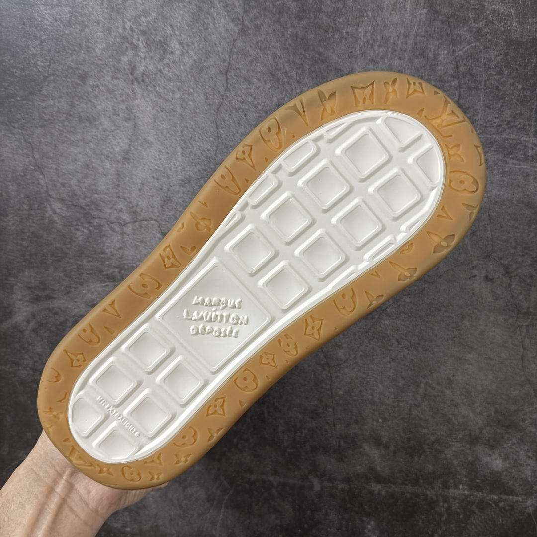 图片[9]-【HS顶级礼盒版】LV 路易威登LOUIS VUITTON Tilted Low Sneakers 倾斜系列低帮复古休闲运动文化百搭板鞋 2026早春款板鞋 饼干鞋 礼盒包装 私模开发大底 正确细节 原鞋原材料1：1打造 完美版型做工 欢迎对比市场任何品质的货品 广东原产 专业LV大厂出品 正确底 大底开发近半年 原楦型开发纸版 全鞋原材料打造 细节 针车 烫金 中底无可挑剔 包装说明书防尘布袋物件(附送官方快递加固牛皮纸外盒!!)# 尺码：39 40 41 42 43 44 45 46-莆田鞋