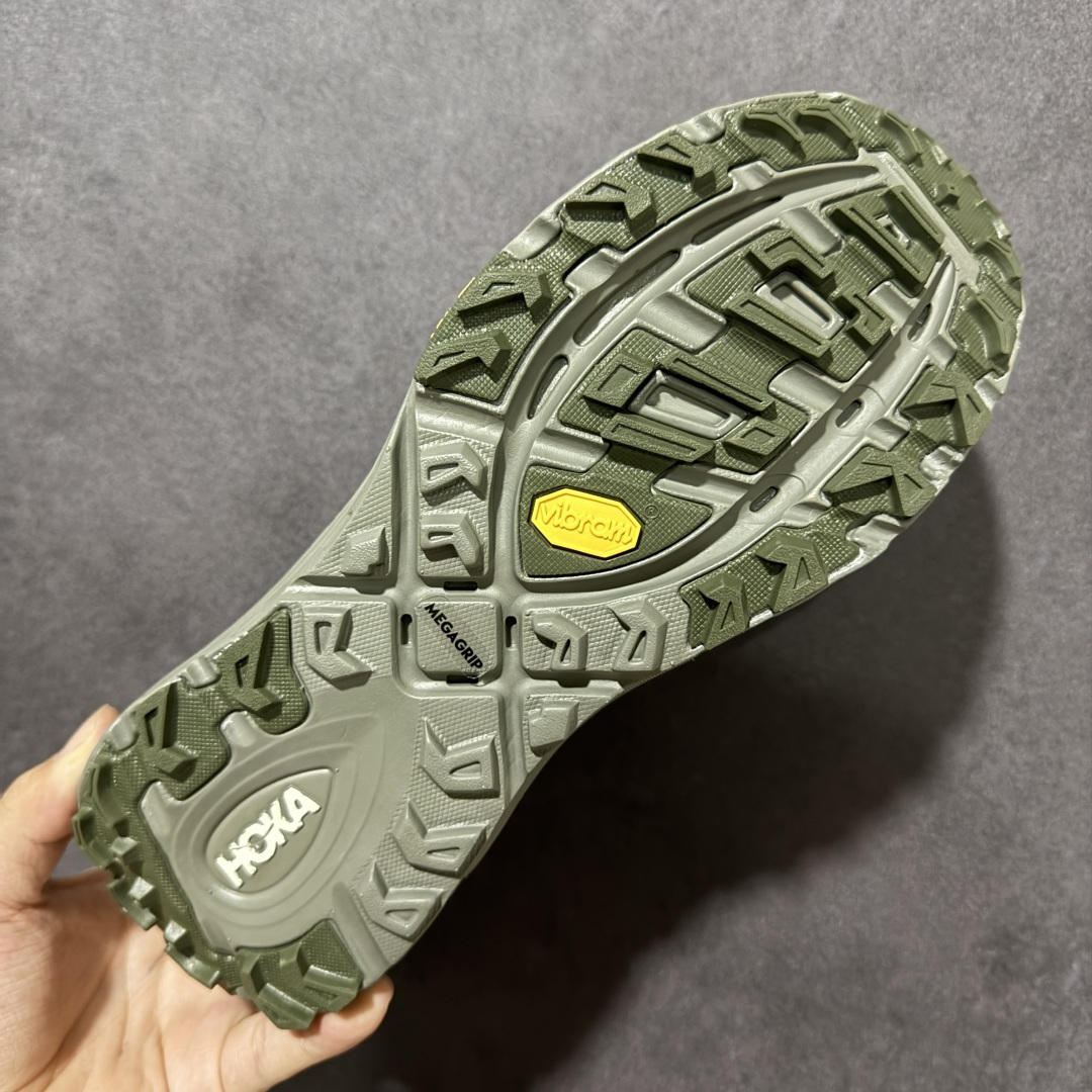 图片[9]-【公司级】Hoka Mafate Speed 2 TS 马法特二代超轻厚底轻量山地跑步鞋 1141572/OLY  #轻量化材料Fresh Foam。超轻量中底全部用料过3C认证！ 滚动平衡科技减少33%能量消耗 ！第二代Mafate更是延续精髓设计，并调整了整体的鞋型，修身的鞋型，更加灵巧的感觉一下子来了。外底韧弹感十足的EVA泡绵，结合Vibram橡胶大底，性能稳定输出，无论是平时穿着还是在潮湿的梅雨季节跑步，都是非常优秀的搭配。   尺码：36 36.5 37 38 38.5 39 40 40.5 41 42 42.5 43 44 45-选品中心