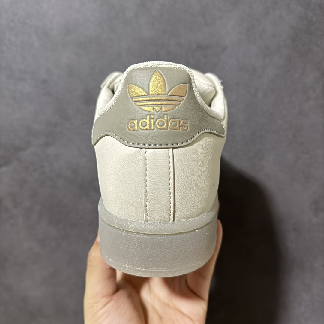 图片[4]-【H11顶级头层版】adidas originals Superstar 2 贝壳头 简约经典 舒适时尚 复古板鞋 男女同款 黑白 货号：JR7355 全新升级版 皮料改进至头层原厂皮 原盒 原底原料 开模打造 原厂织唛鞋标 高精密准度 原楦原纸板开发 匹配原版98%以上 后跟垫棉独家呈现 反口里弧度正确 原厂鞋垫 背胶 后跟电绣针数 与正品一致 原厂皮料 原厂车缝线 质感无敌 皮料切割干净 无任何毛边 清洁度细节完美 进口港宝加持 后跟自然饱满 还原公司包裹性 鞋面采用原装数据贴合技术 全方位贴合包裹脚型 鞋跟部鞋底牵引设计 提供强大的抓地性能 更适应不同实战场地路面 尺码：35.5 36 36.5 37.5 38 38.5 39 40 40.5 41 42 42.5 43 44 45-选品中心