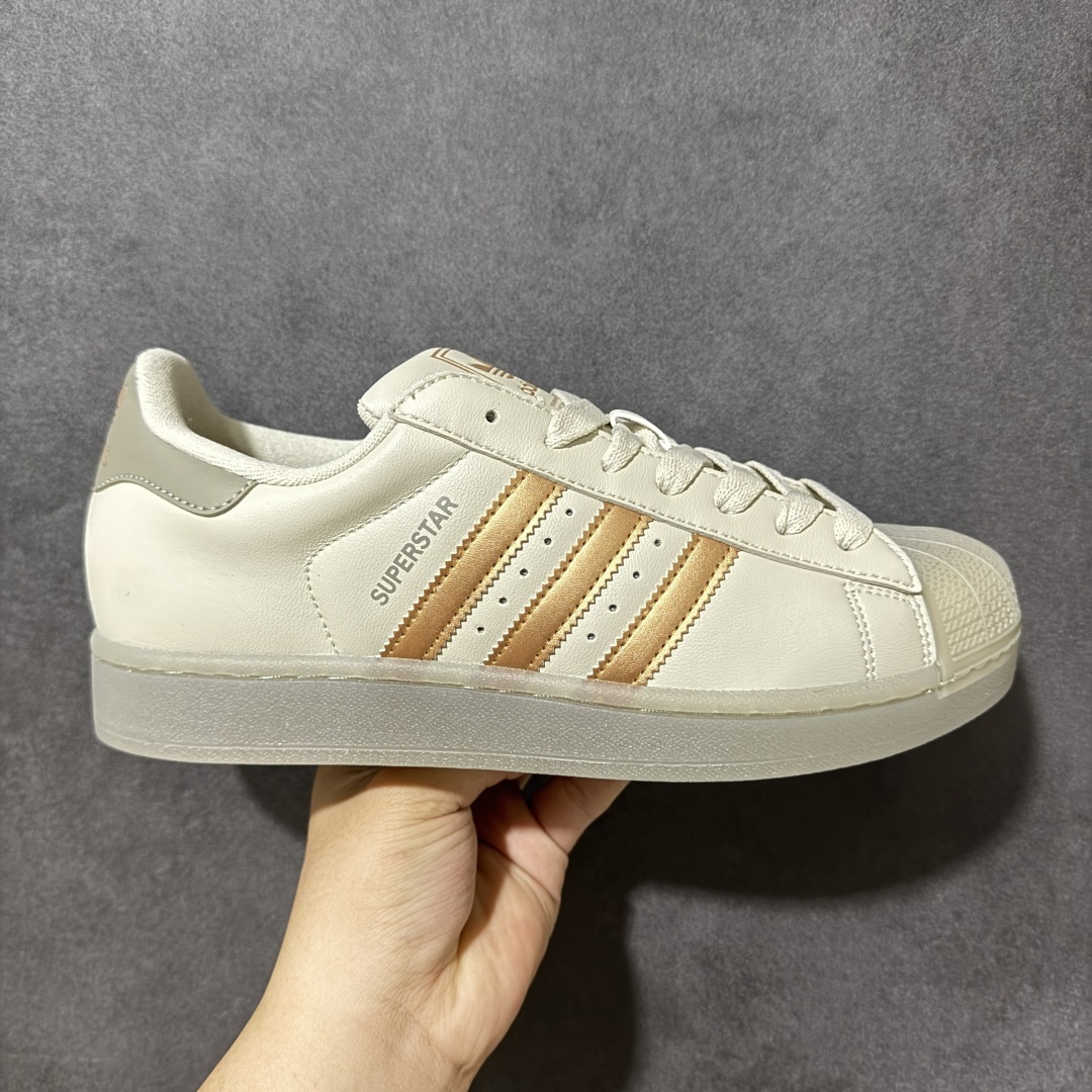 【H11顶级头层版】adidas originals Superstar 2 贝壳头 简约经典 舒适时尚 复古板鞋 男女同款 黑白 货号：JR7355 全新升级版 皮料改进至头层原厂皮 原盒 原底原料 开模打造 原厂织唛鞋标 高精密准度 原楦原纸板开发 匹配原版98%以上 后跟垫棉独家呈现 反口里弧度正确 原厂鞋垫 背胶 后跟电绣针数 与正品一致 原厂皮料 原厂车缝线 质感无敌 皮料切割干净 无任何毛边 清洁度细节完美 进口港宝加持 后跟自然饱满 还原公司包裹性 鞋面采用原装数据贴合技术 全方位贴合包裹脚型 鞋跟部鞋底牵引设计 提供强大的抓地性能 更适应不同实战场地路面 尺码：35.5 36 36.5 37.5 38 38.5 39 40 40.5 41 42 42.5 43 44 45-选品中心