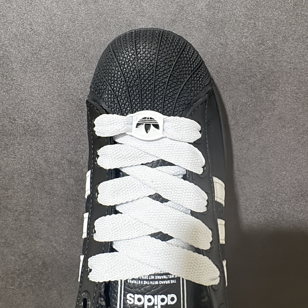 图片[5]-【H11顶级头层版】adidas originals Superstar 2 贝壳头 简约经典 舒适时尚 复古板鞋 男女同款 货号：JI3538 全新升级版 皮料改进至头层原厂皮 原盒 原底原料 开模打造 原厂织唛鞋标 高精密准度 原楦原纸板开发 匹配原版98%以上 后跟垫棉独家呈现 反口里弧度正确 原厂鞋垫 背胶 后跟电绣针数 与正品一致 原厂皮料 原厂车缝线 质感无敌 皮料切割干净 无任何毛边 清洁度细节完美 进口港宝加持 后跟自然饱满 还原公司包裹性 鞋面采用原装数据贴合技术 全方位贴合包裹脚型 鞋跟部鞋底牵引设计 提供强大的抓地性能 更适应不同实战场地路面 尺码：35.5 36 36.5 37.5 38 38.5 39 40 40.5 41 42 42.5 43 44 45-选品中心