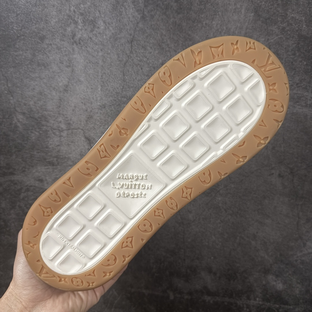 图片[9]-【佛山超a版】LV 路易威登LOUIS VUITTON Tilted Low Sneakers 倾斜系列低帮复古休闲运动文化百搭板鞋 2026早春款板鞋 饼干鞋 市场最顶天花板 正确细节 完美版型做工 欢迎对比市场任何品质的货品 广东原产 升级原楦型开发纸版 包装说明书防尘布袋物件(附送官方快递加固牛皮纸外盒!!)#采用Monogram 丹宁布鞋面材质#鞋垫嵌入软脚感EVA物料#后跟耐弯折滴塑支撑片#全新开发TPR光泽组合隔色鞋底❗ 尺码：39 40 41 42 43 44 45-选品中心