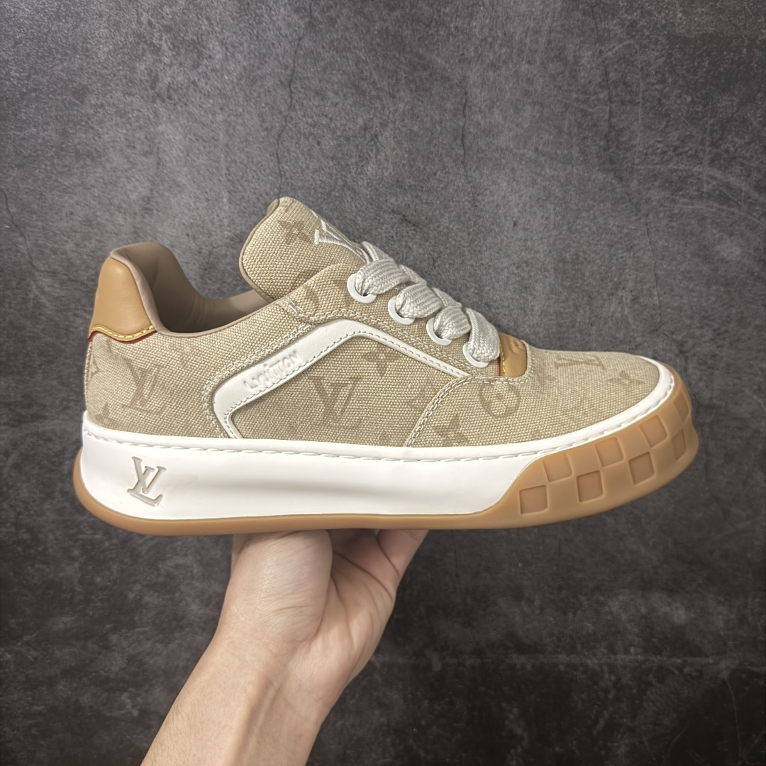 【佛山超a版】LV 路易威登LOUIS VUITTON Tilted Low Sneakers 倾斜系列低帮复古休闲运动文化百搭板鞋 2026早春款板鞋 饼干鞋 市场最顶天花板 正确细节 完美版型做工 欢迎对比市场任何品质的货品 广东原产 升级原楦型开发纸版 包装说明书防尘布袋物件(附送官方快递加固牛皮纸外盒!!)#采用Monogram 丹宁布鞋面材质#鞋垫嵌入软脚感EVA物料#后跟耐弯折滴塑支撑片#全新开发TPR光泽组合隔色鞋底❗ 尺码：39 40 41 42 43 44 45-选品中心