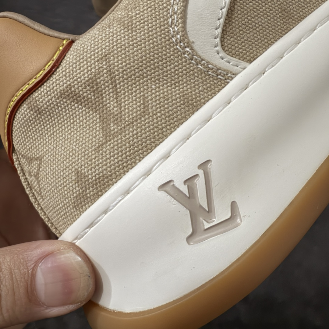 图片[3]-【佛山超a版】LV 路易威登LOUIS VUITTON Tilted Low Sneakers 倾斜系列低帮复古休闲运动文化百搭板鞋 2026早春款板鞋 饼干鞋 市场最顶天花板 正确细节 完美版型做工 欢迎对比市场任何品质的货品 广东原产 升级原楦型开发纸版 包装说明书防尘布袋物件(附送官方快递加固牛皮纸外盒!!)#采用Monogram 丹宁布鞋面材质#鞋垫嵌入软脚感EVA物料#后跟耐弯折滴塑支撑片#全新开发TPR光泽组合隔色鞋底❗ 尺码：39 40 41 42 43 44 45-莆田鞋