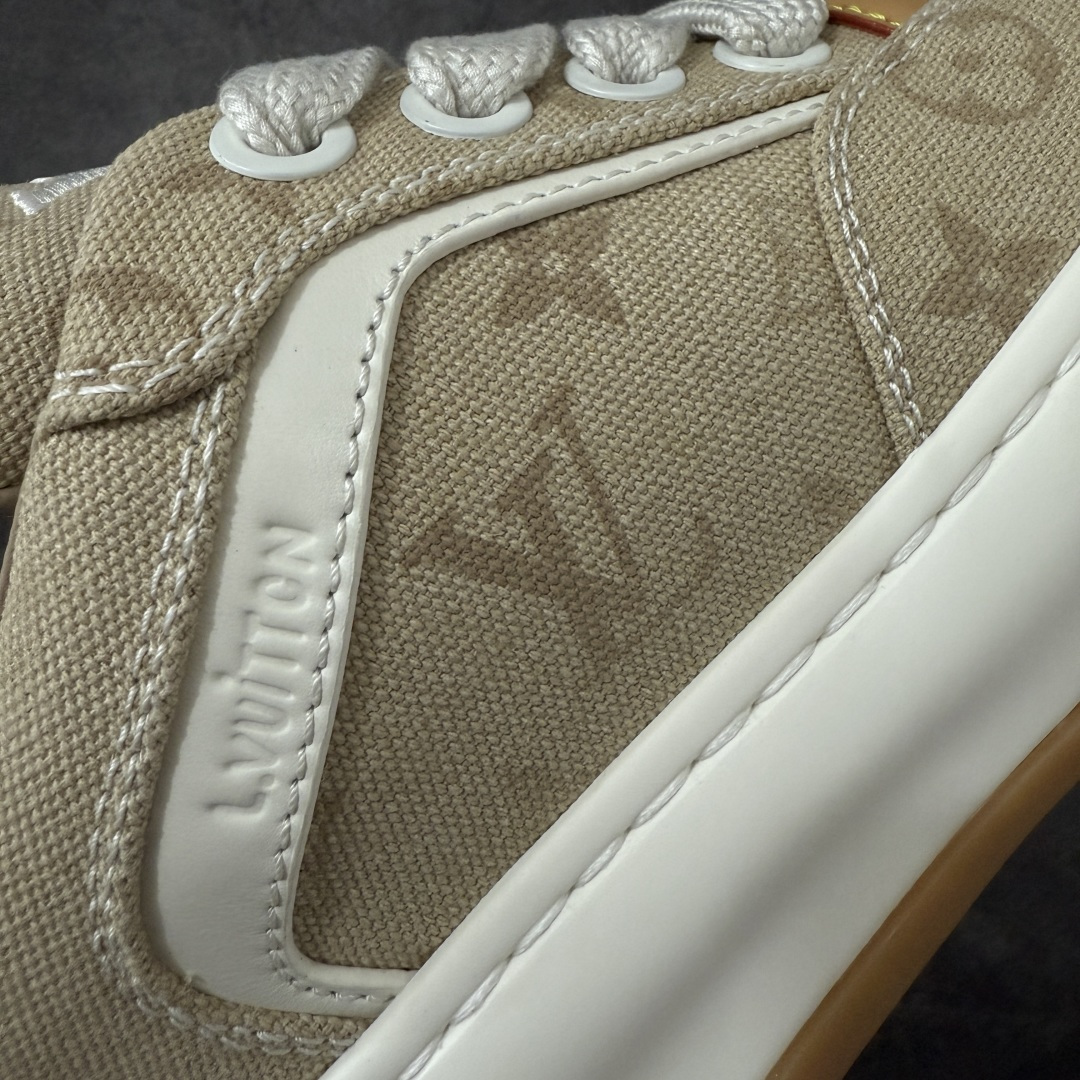 图片[4]-【佛山超a版】LV 路易威登LOUIS VUITTON Tilted Low Sneakers 倾斜系列低帮复古休闲运动文化百搭板鞋 2026早春款板鞋 饼干鞋 市场最顶天花板 正确细节 完美版型做工 欢迎对比市场任何品质的货品 广东原产 升级原楦型开发纸版 包装说明书防尘布袋物件(附送官方快递加固牛皮纸外盒!!)#采用Monogram 丹宁布鞋面材质#鞋垫嵌入软脚感EVA物料#后跟耐弯折滴塑支撑片#全新开发TPR光泽组合隔色鞋底❗ 尺码：39 40 41 42 43 44 45-莆田鞋