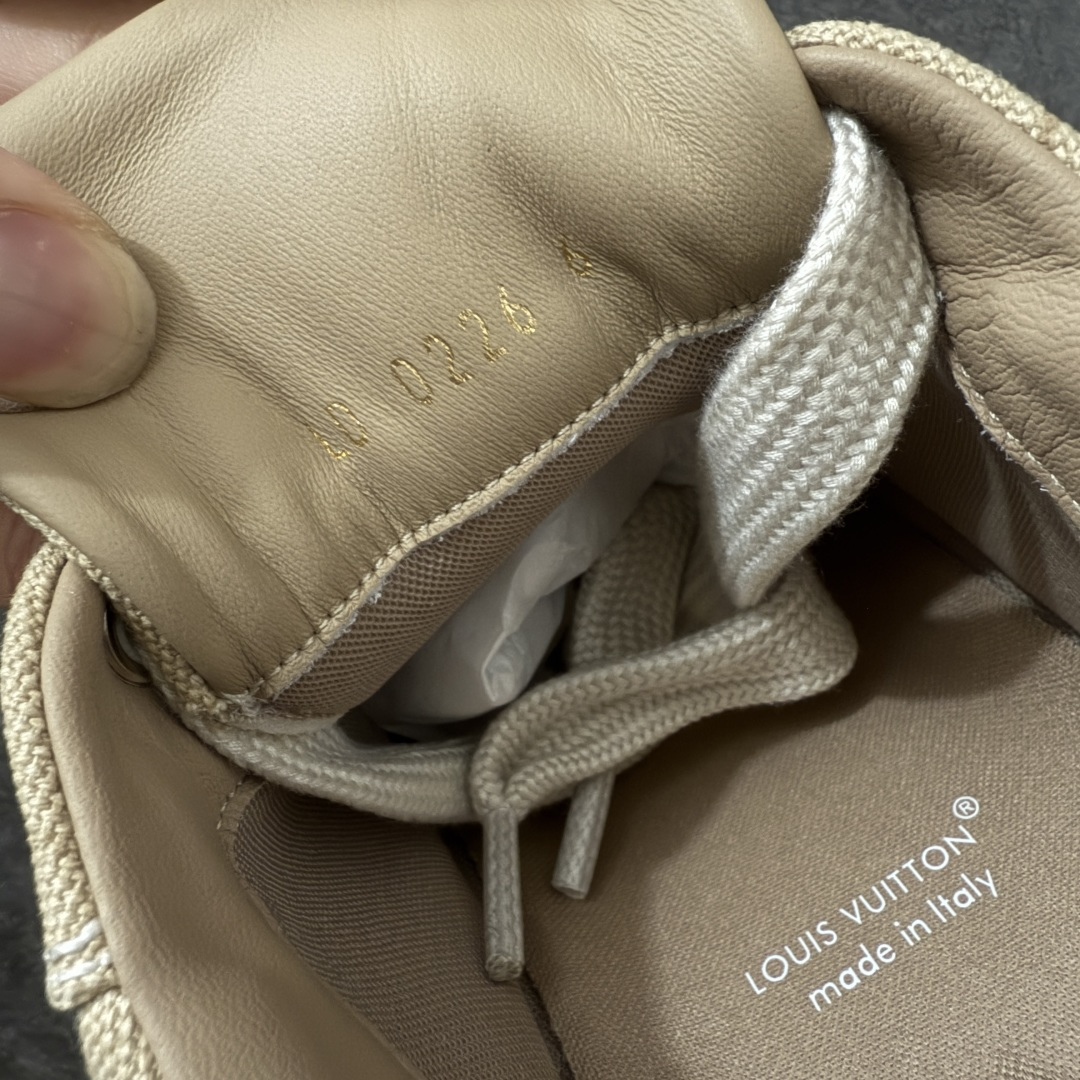 图片[7]-【佛山超a版】LV 路易威登LOUIS VUITTON Tilted Low Sneakers 倾斜系列低帮复古休闲运动文化百搭板鞋 2026早春款板鞋 饼干鞋 市场最顶天花板 正确细节 完美版型做工 欢迎对比市场任何品质的货品 广东原产 升级原楦型开发纸版 包装说明书防尘布袋物件(附送官方快递加固牛皮纸外盒!!)#采用Monogram 丹宁布鞋面材质#鞋垫嵌入软脚感EVA物料#后跟耐弯折滴塑支撑片#全新开发TPR光泽组合隔色鞋底❗ 尺码：39 40 41 42 43 44 45-莆田鞋