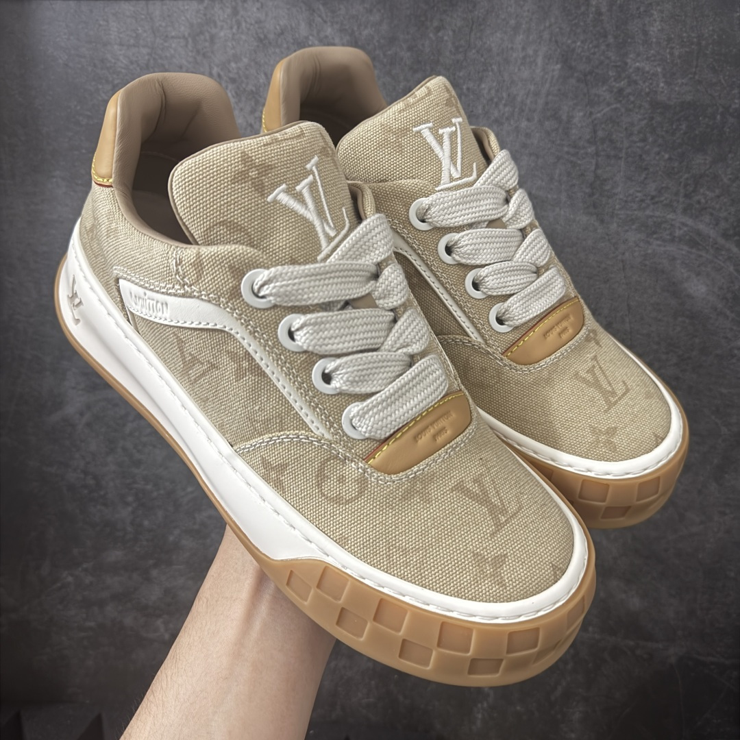 【佛山超a版】LV 路易威登LOUIS VUITTON Tilted Low Sneakers 倾斜系列低帮复古休闲运动文化百搭板鞋 2026早春款板鞋 饼干鞋 市场最顶天花板 正确细节 完美版型做工 欢迎对比市场任何品质的货品 广东原产 升级原楦型开发纸版 包装说明书防尘布袋物件(附送官方快递加固牛皮纸外盒!!)#采用Monogram 丹宁布鞋面材质#鞋垫嵌入软脚感EVA物料#后跟耐弯折滴塑支撑片#全新开发TPR光泽组合隔色鞋底❗ 尺码：39 40 41 42 43 44 45-选品中心