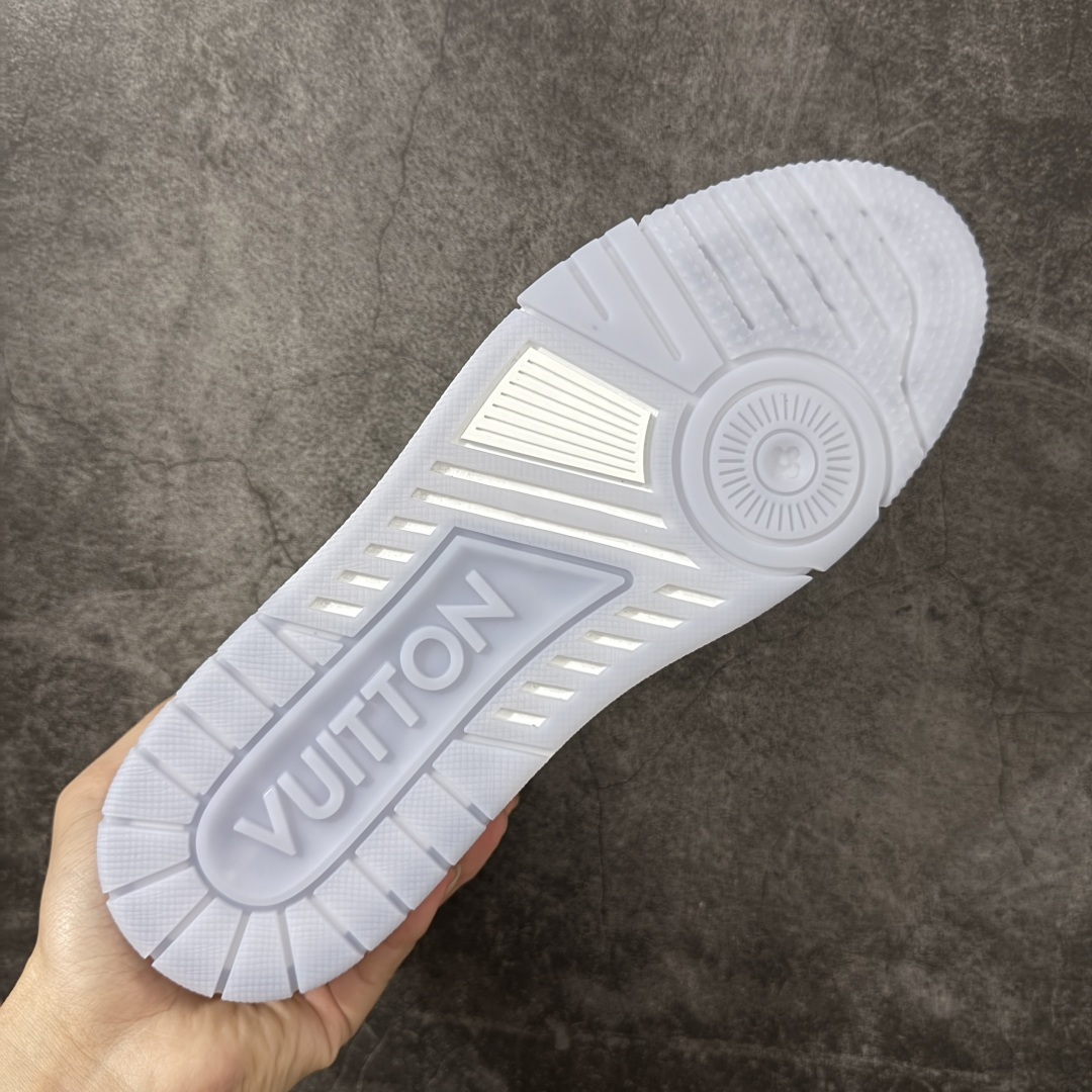 图片[9]-【佛山顶级超A版】Louis Vuitton LV Trainer系列 白刺绣 仓库现货 当天可取 佛山超A私人订单 专柜混卖零售专供 所有配色均为购买原版复刻 整体版型 皮料 市场独一无二 后跟版型都可以自行对比[机智]吊打市场所有货 怒甩十条街，欢迎拿市场各大工厂的货来对比！ 鞋舌烫金超正 压印程度秒杀市面90%以上的高端货 新配色陆续开发出货 尺码：39-45-莆田鞋